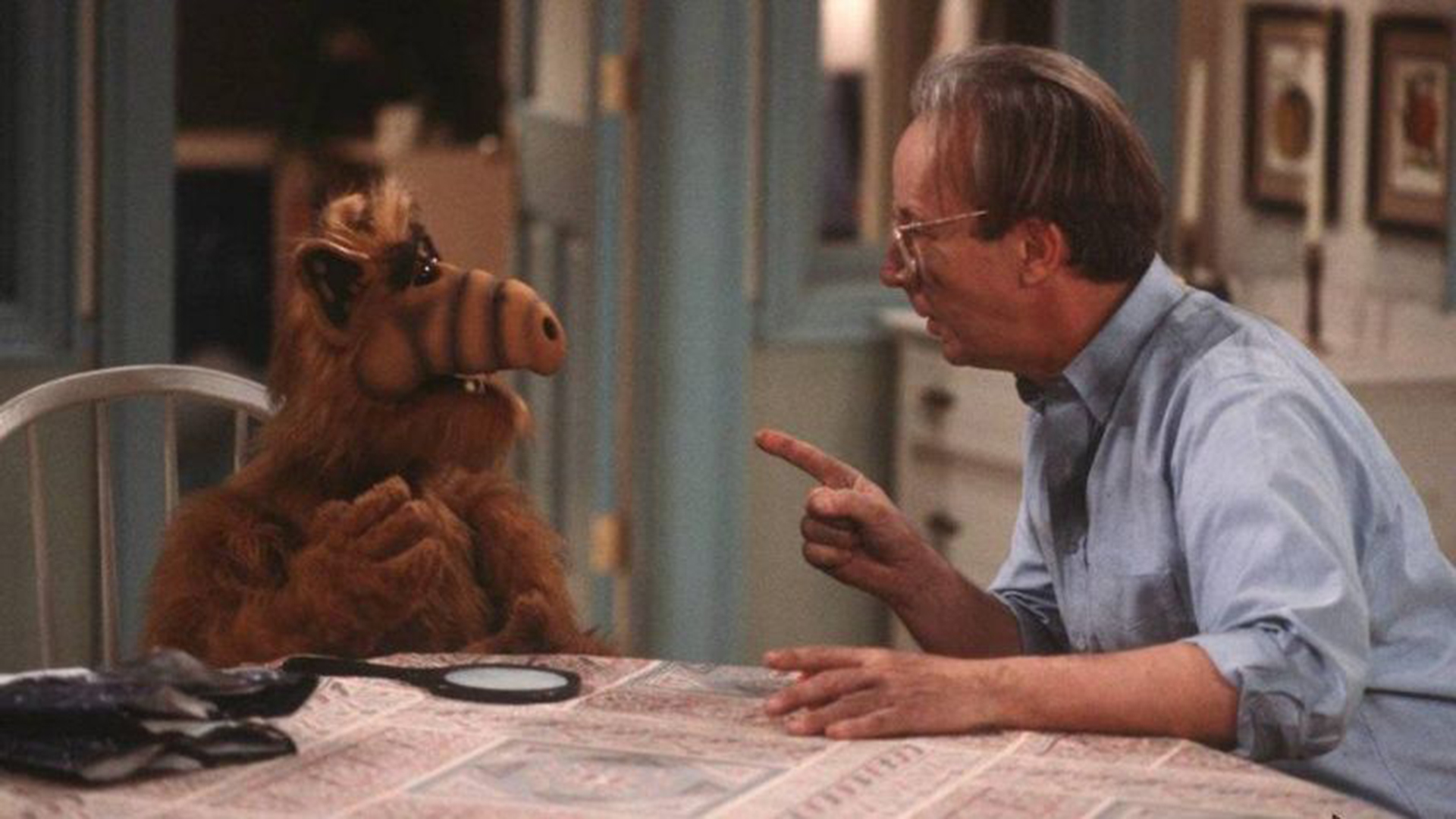 Un alienígena se accidenta y termina en una curiosa casa familiar. Así empieza la historia de "Alf". (NBC)