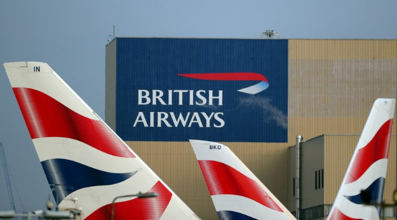 Logos de British Airways en las aletas de la cola en el aeropuerto de Heathrow en el oeste de Londres, Reino Unido. 23 de febrero de 2018. REUTERS/Hannah McKay/Archivo