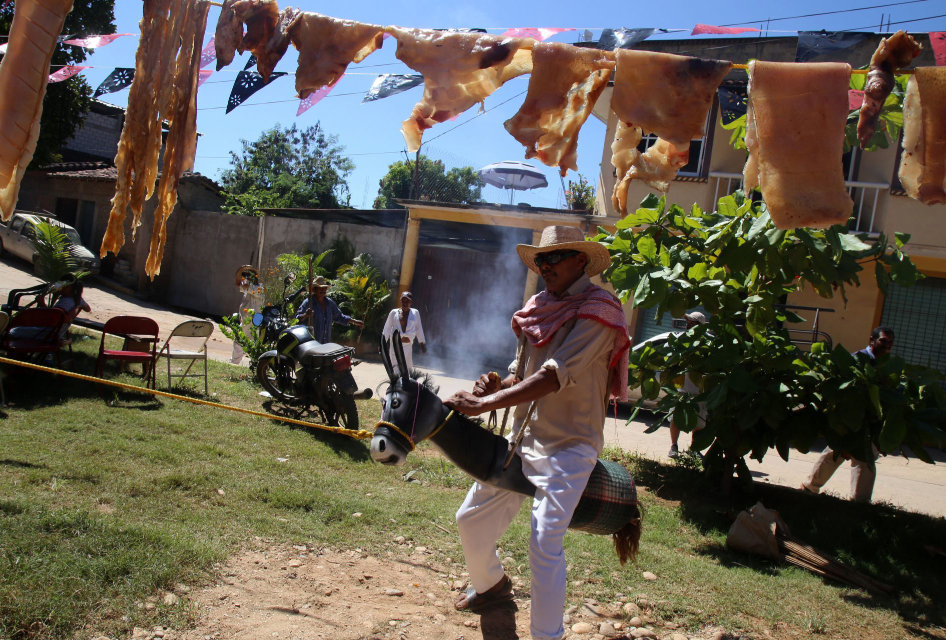Habitantes del municipio de Xochistlahuaca realizaron la danza del