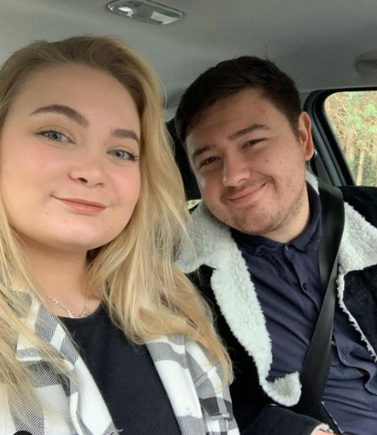 Jess Smith y su novio luego de su pasado de bebé sol en los Teletubbies (Instagram)