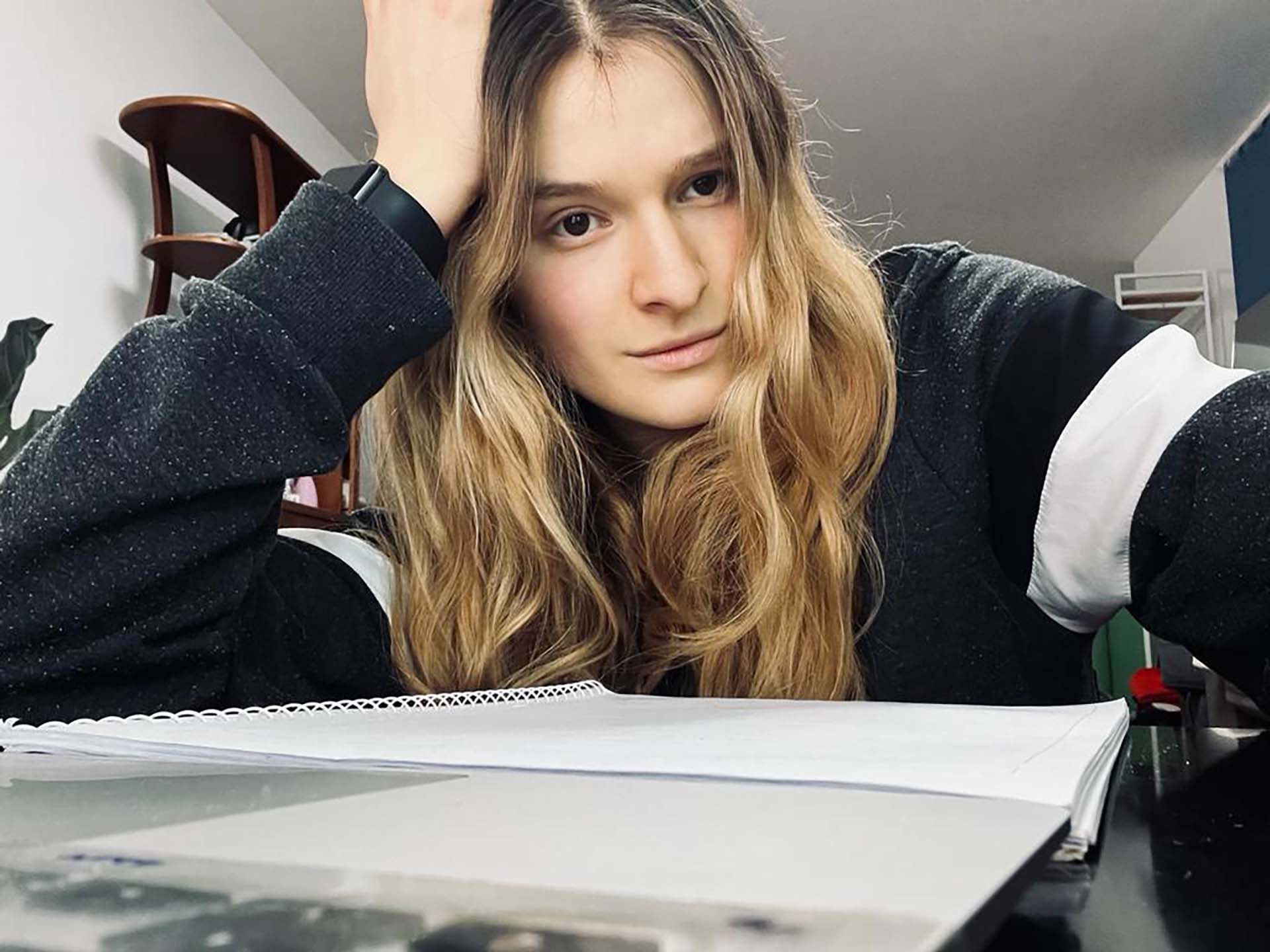 Micaela Tosi en una foto de su encierro en la ciudad más grande de China: cursa segundo año de la carrera gestión de moda en la Universidad Siglo 21