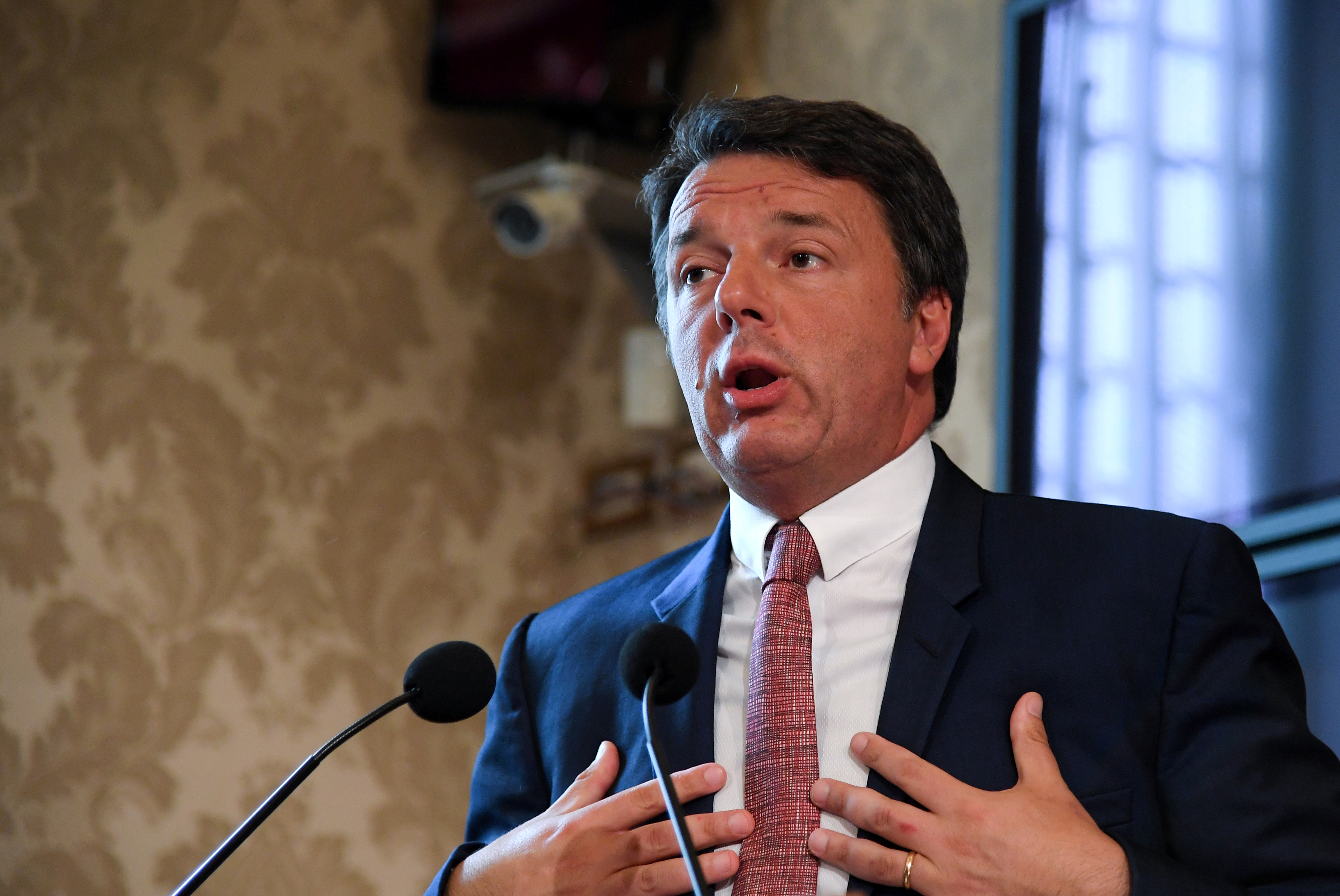 El ex primer ministro Matteo Renzi durante una conferencia de prensa en Roma (REUTERS/Alberto Lingria/archivo)