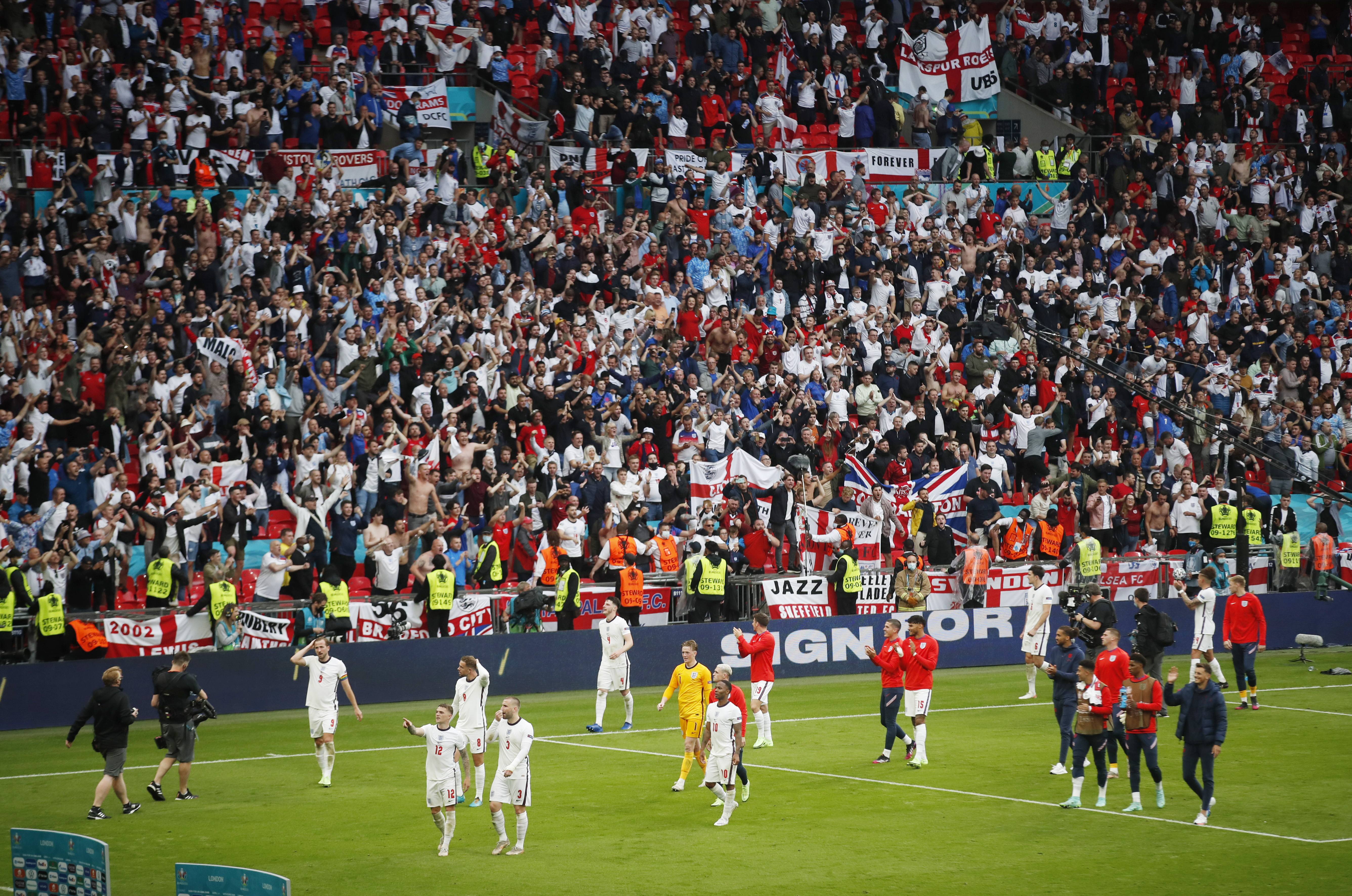 Los británicos dieron un paso más en busca de ganar la Eurocopa por primera vez en su historia (REUTERS/Matthew Childs)
