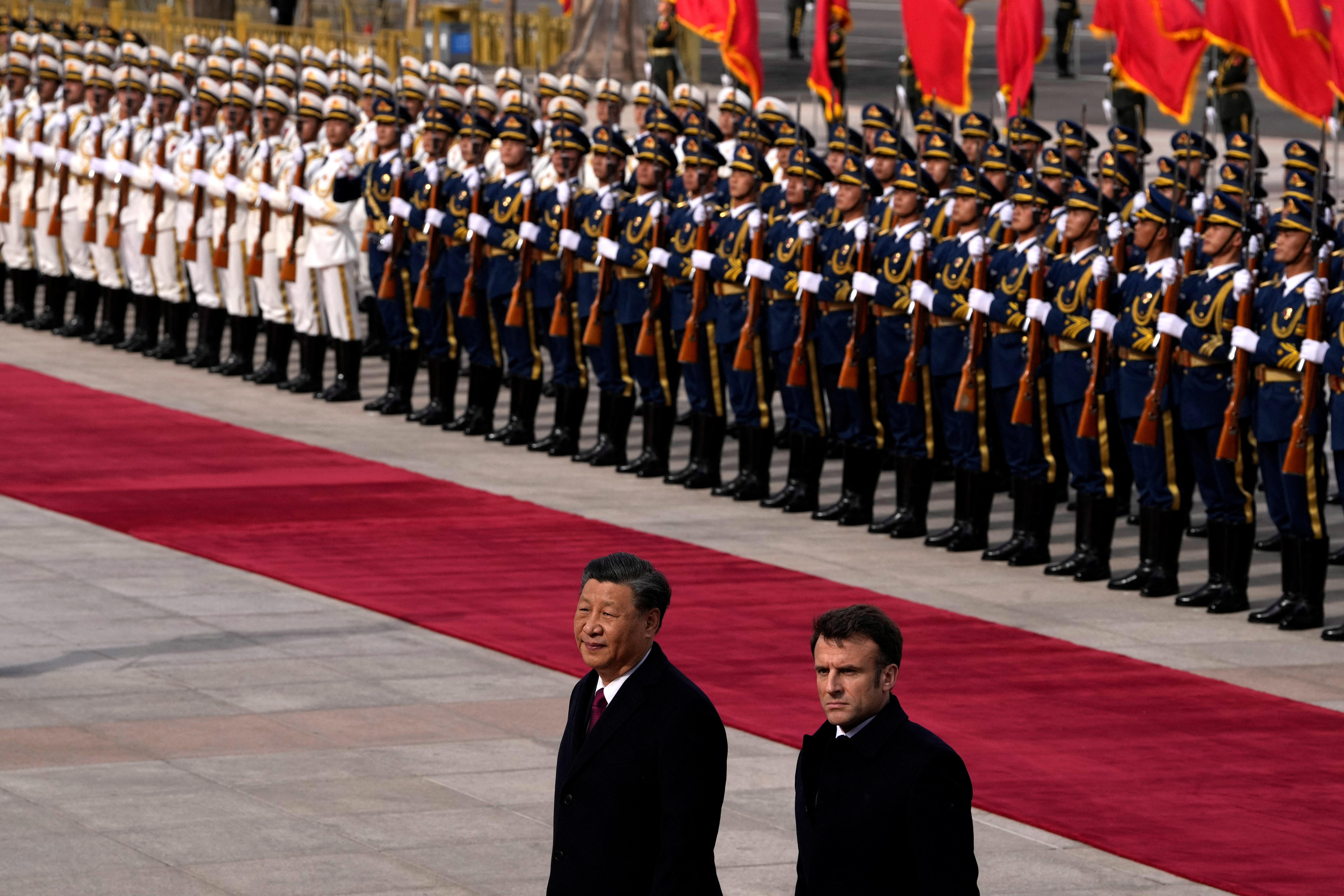 La ceremonia de bienvenida a Macron (Ng Han Guan/REUTERS)