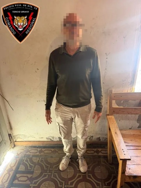Locura en Santa Fe: pas&oacute; un sem&aacute;foro en rojo, arrastr&oacute; siete metros a un inspector de tr&aacute;nsito y se escap&oacute;