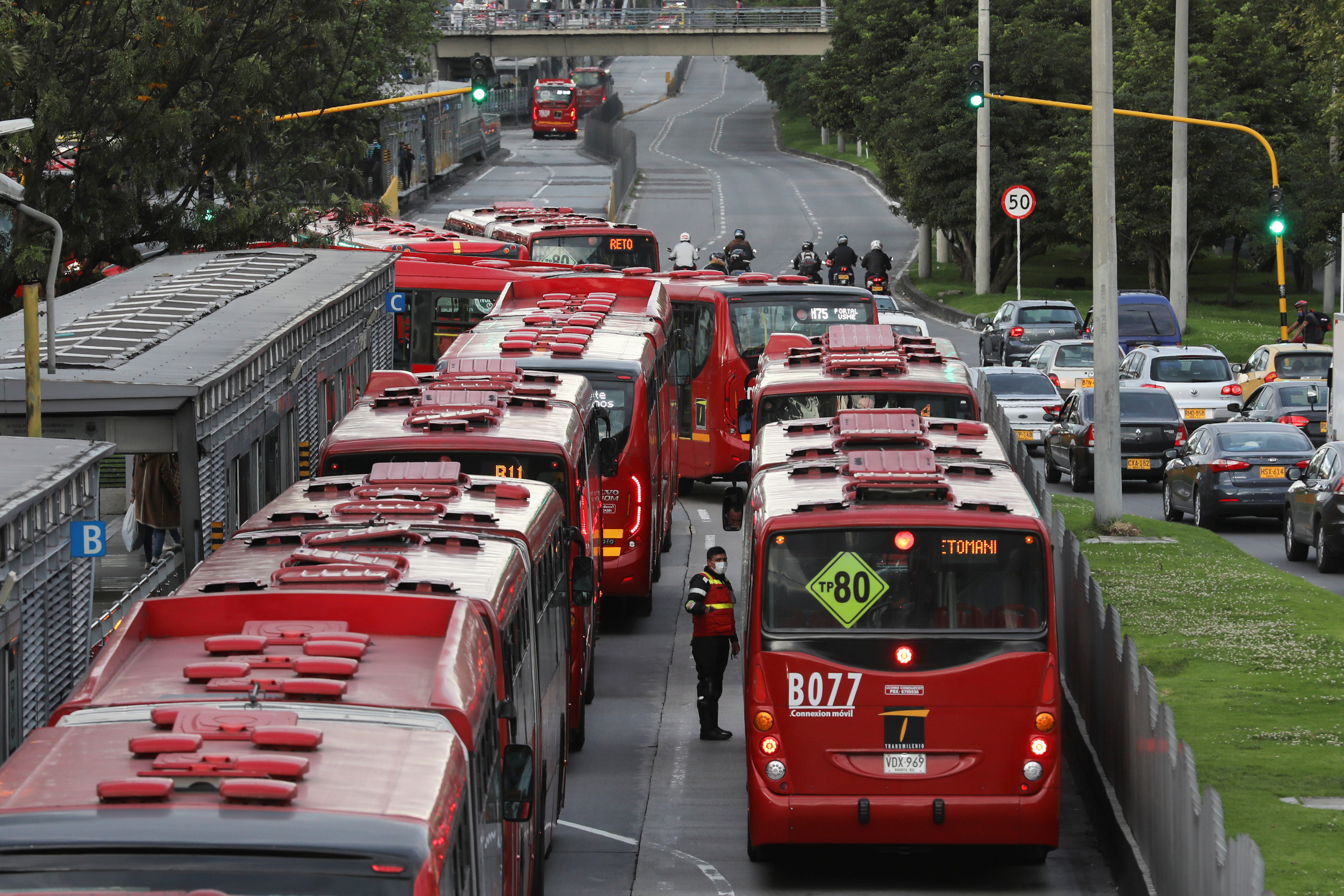 Problèmes de mobilité dans les stations TransMilenio, à Bogota, Colombie le 7 janvier 2021. REUTERS/Luisa Gonzalez