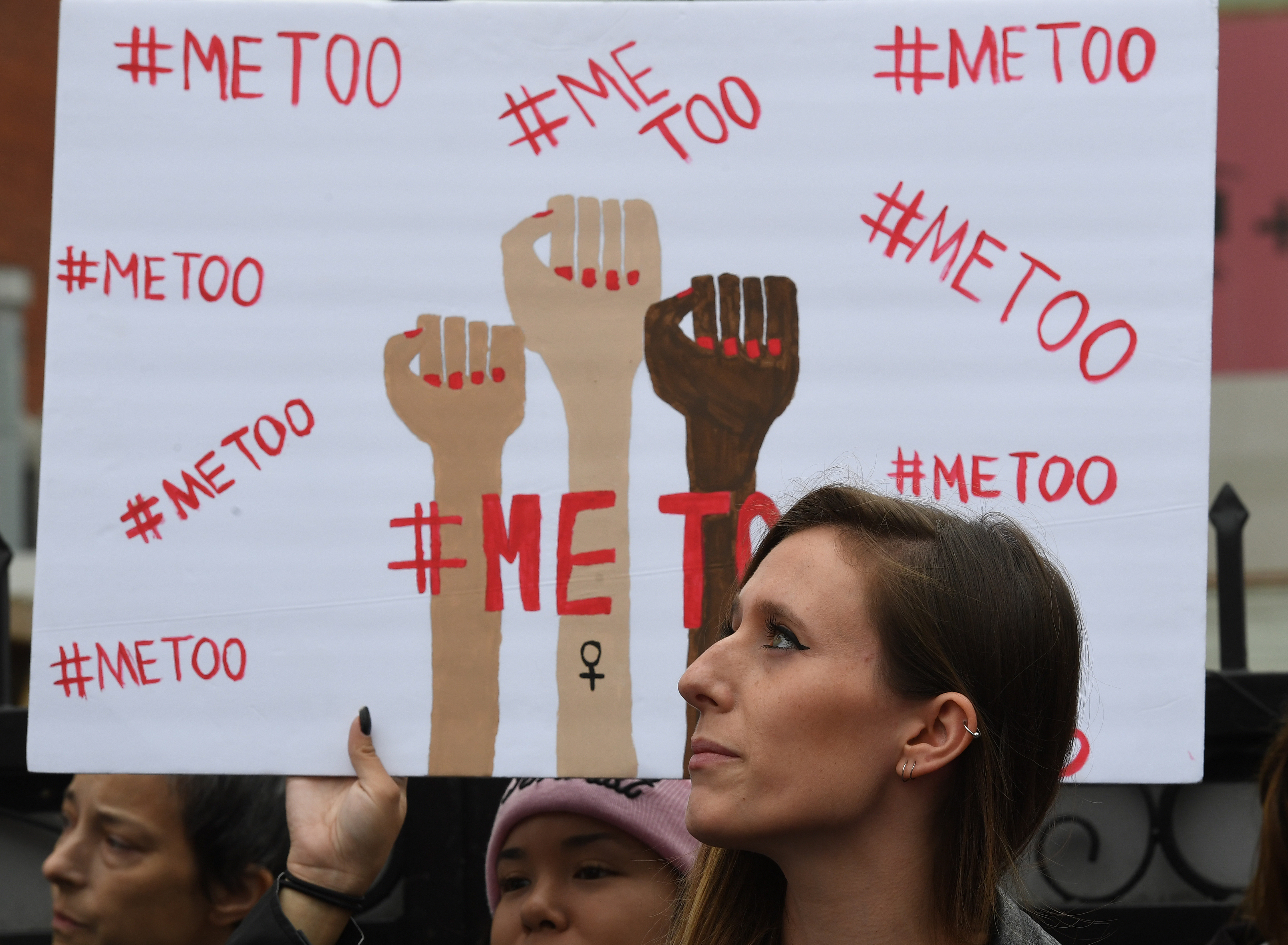 Gracias al auge de los movimientos impulsados por mujeres, las víctimas perdieron el miedo a hablar al respecto (AFP)
