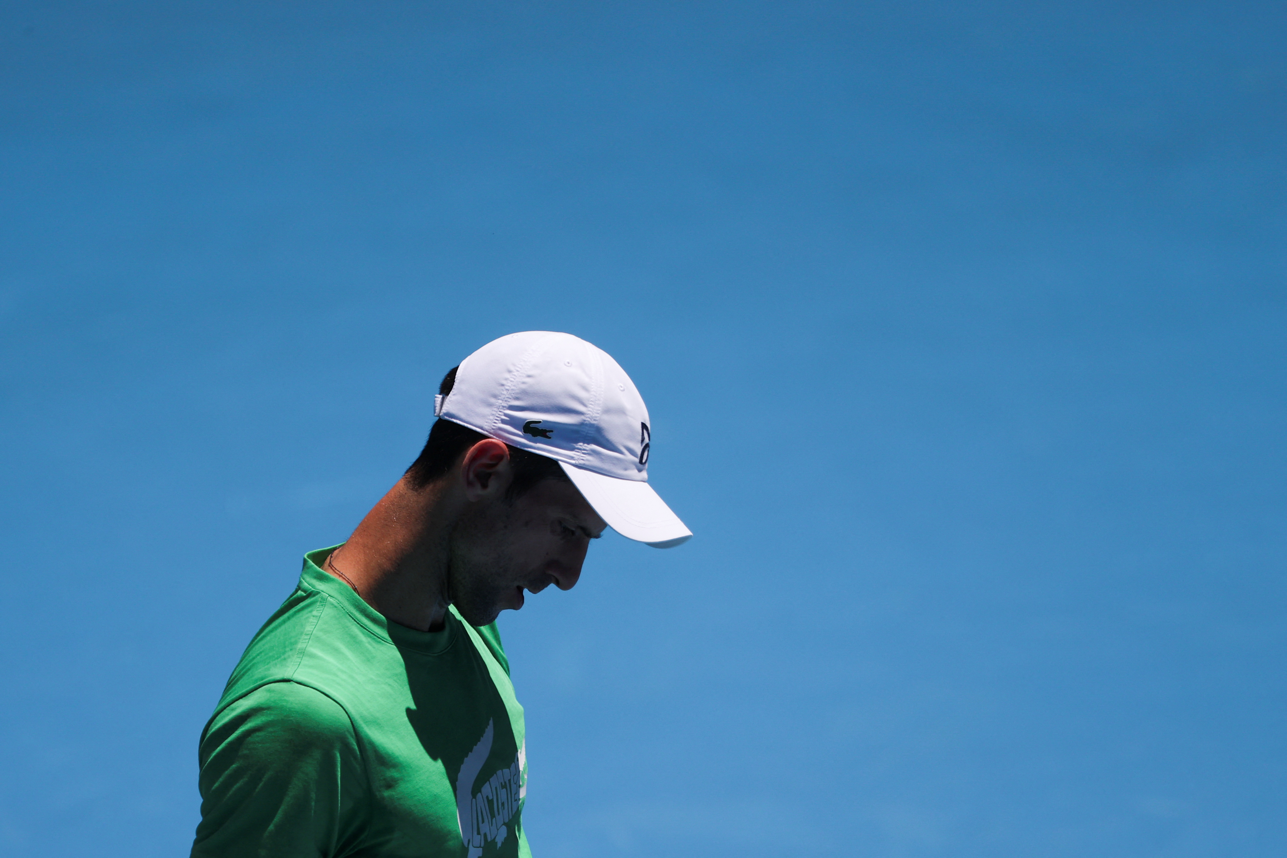 Novak Djokovic protagonizó un escándalo internacional en Australia. Foto: REUTERS/Loren Elliott
