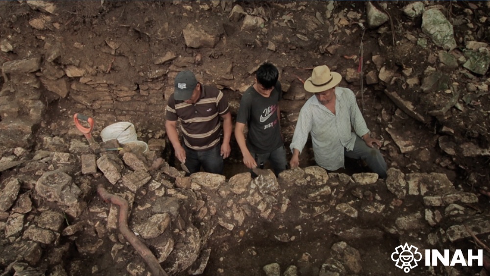 El INAH encontró más 10 mil restos de vasos, platos y vasijas en Palenque (Twitter @INAHmx)