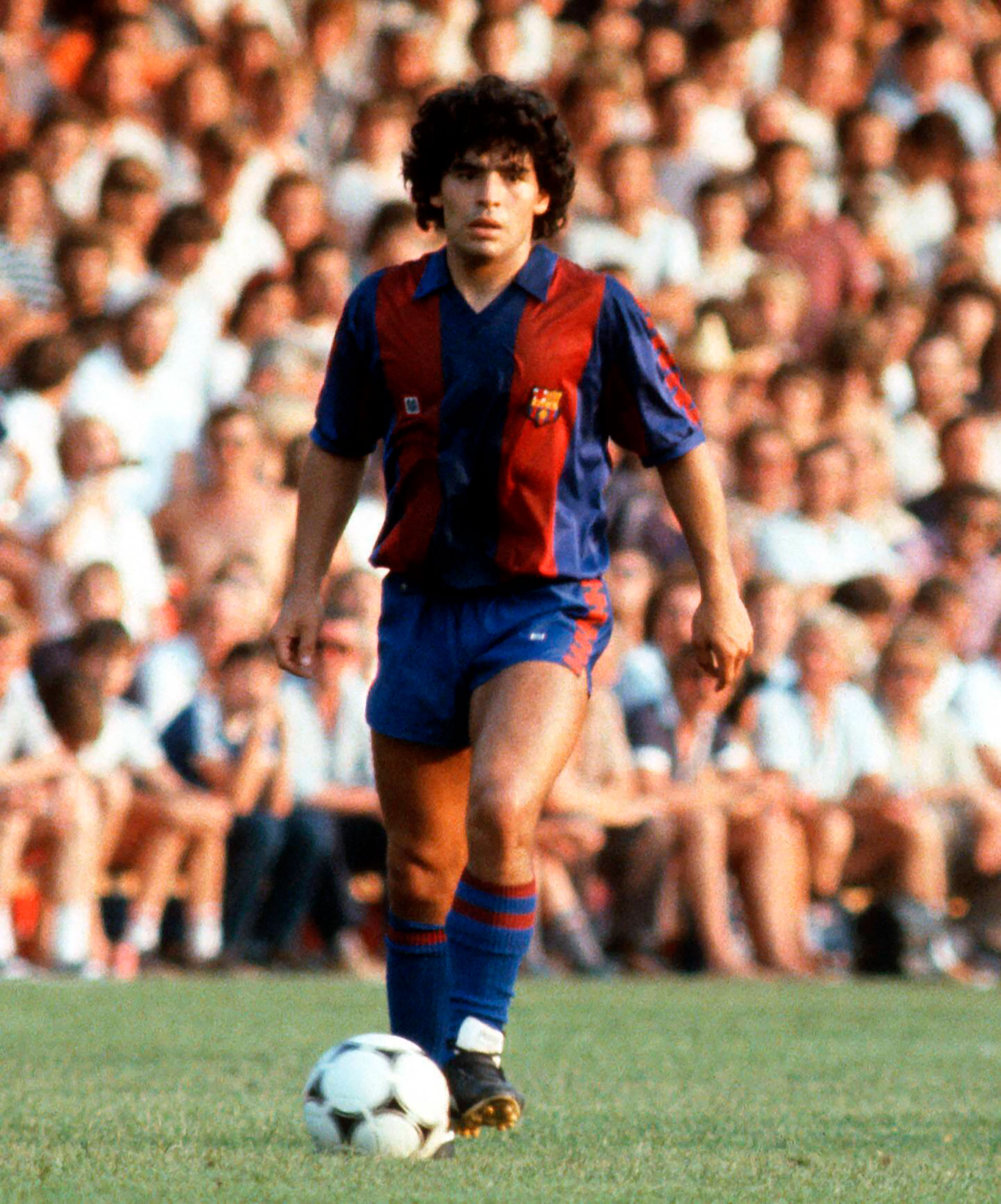 Maradona con la camiseta del Barcelona (Foto: Reuters)