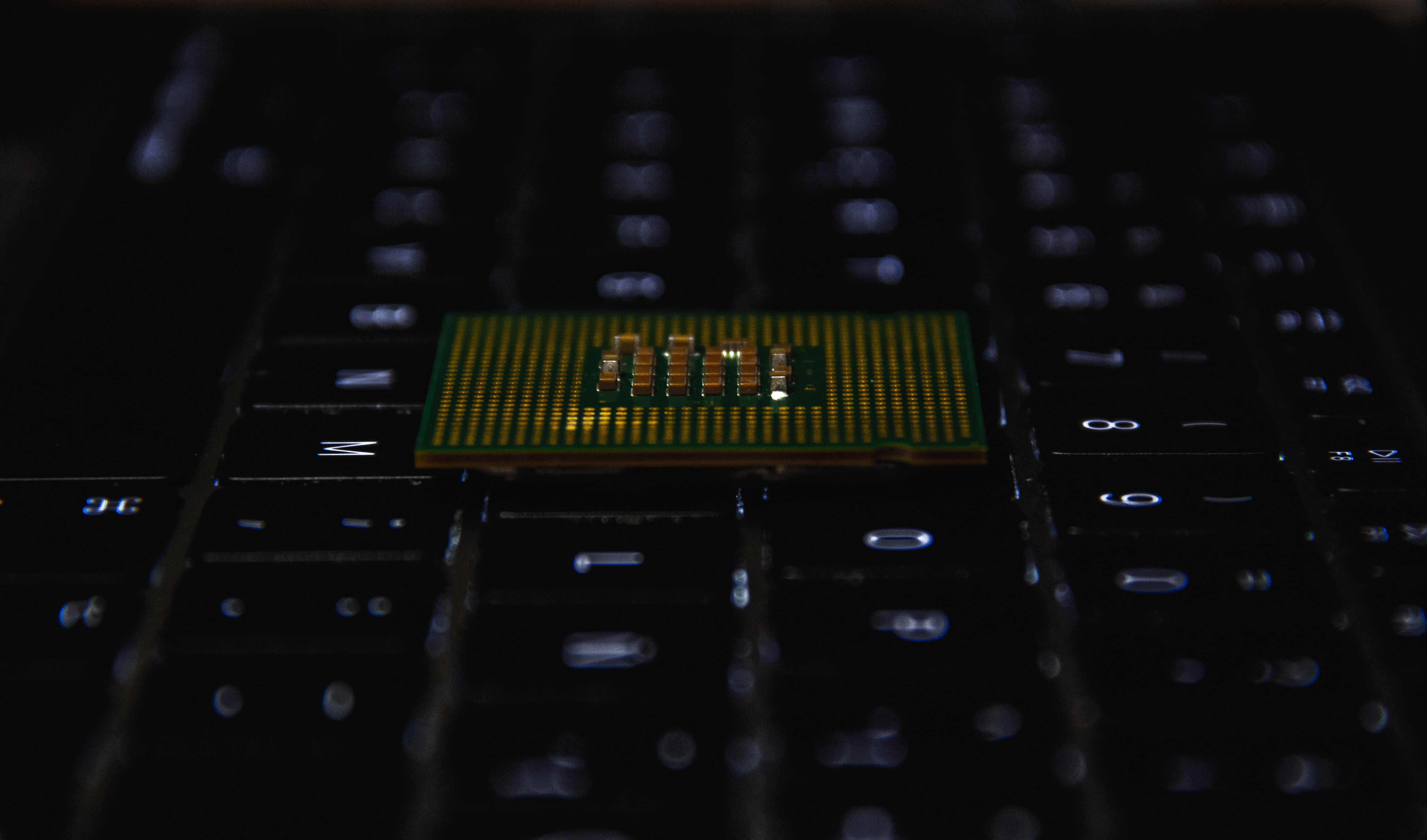 Esta tecnología permite hacer procesos en segundos, que en un computador normal durarían años.