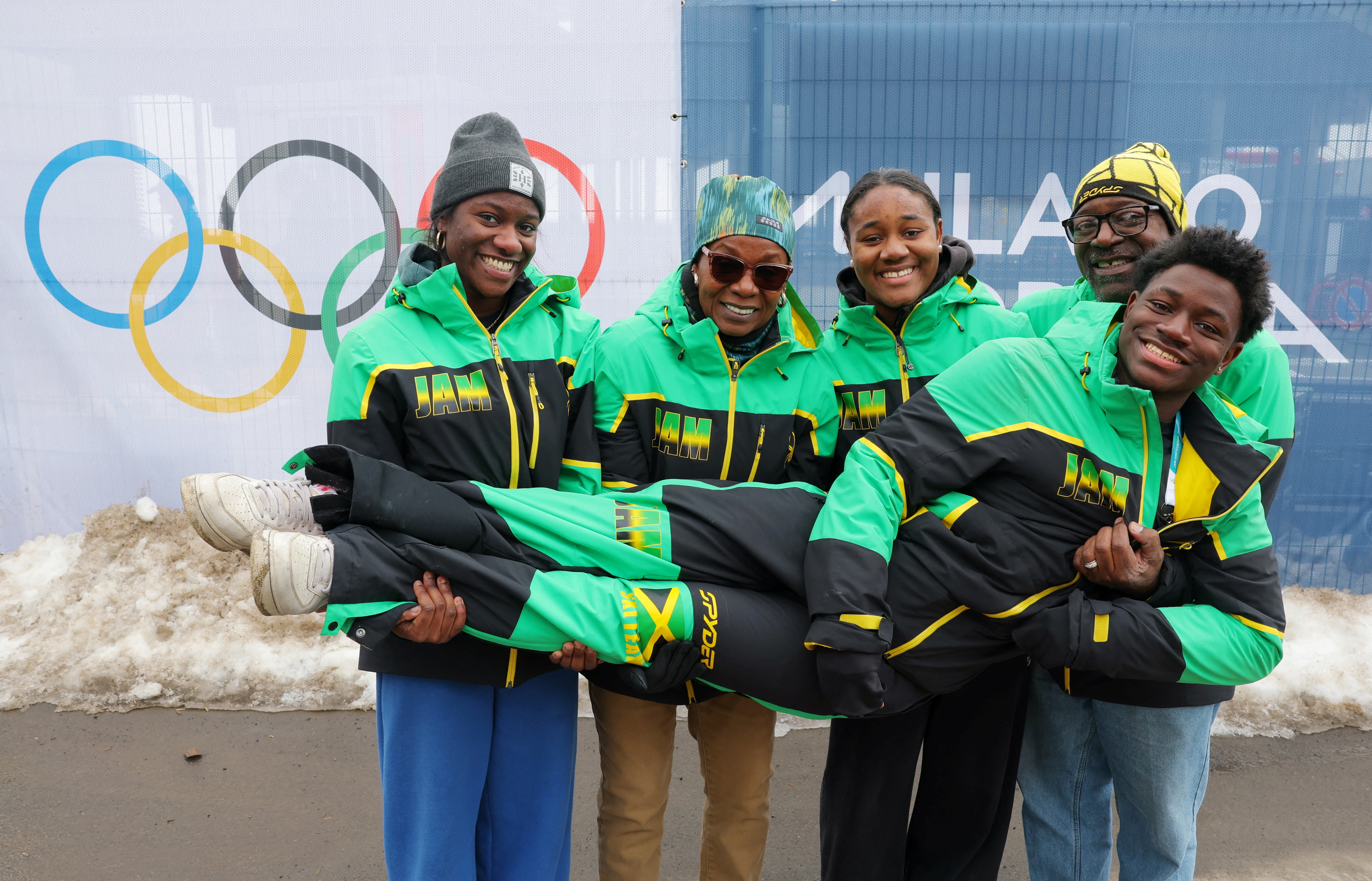 Kicillof se mostró con la cúpula policial e intendentes en medio del debate por ley penal juvenil  