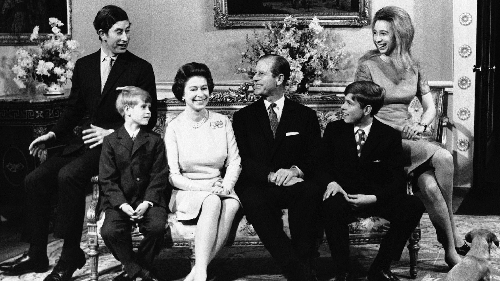 Fruto de su matrimonio nacieron cuatro hijos: el príncipe Carlos (el 14 de noviembre de 1948); la princesa Ana (el 15 de agosto de 1950), el príncipe Andrés (el 19 de febrero de 1960); y el benjamín, el príncipe Eduardo, conde de Wessex (el 10 de marzo de 1964) (AP Photo/ John Redman)