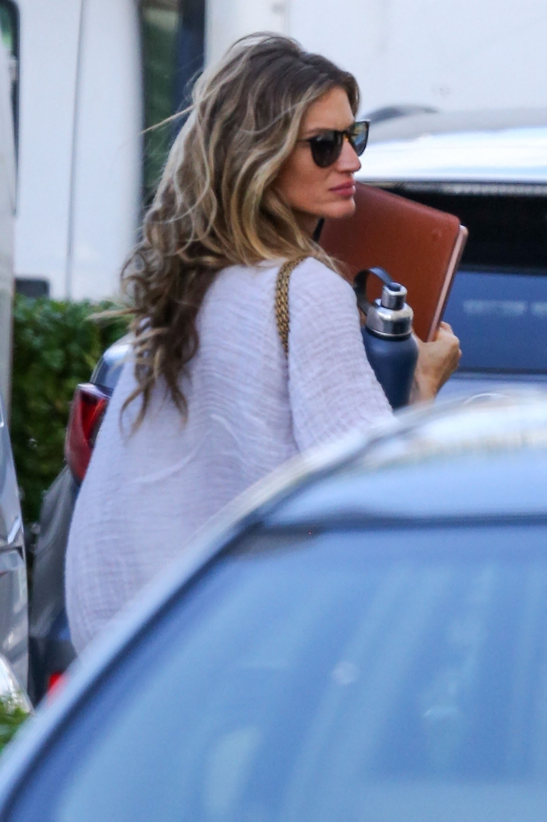 La modelo fue vista con aspecto abatido y sin su anillo de casada en Miami, Florida, donde reside con su esposo y sus hijos (The Grosby Group)
