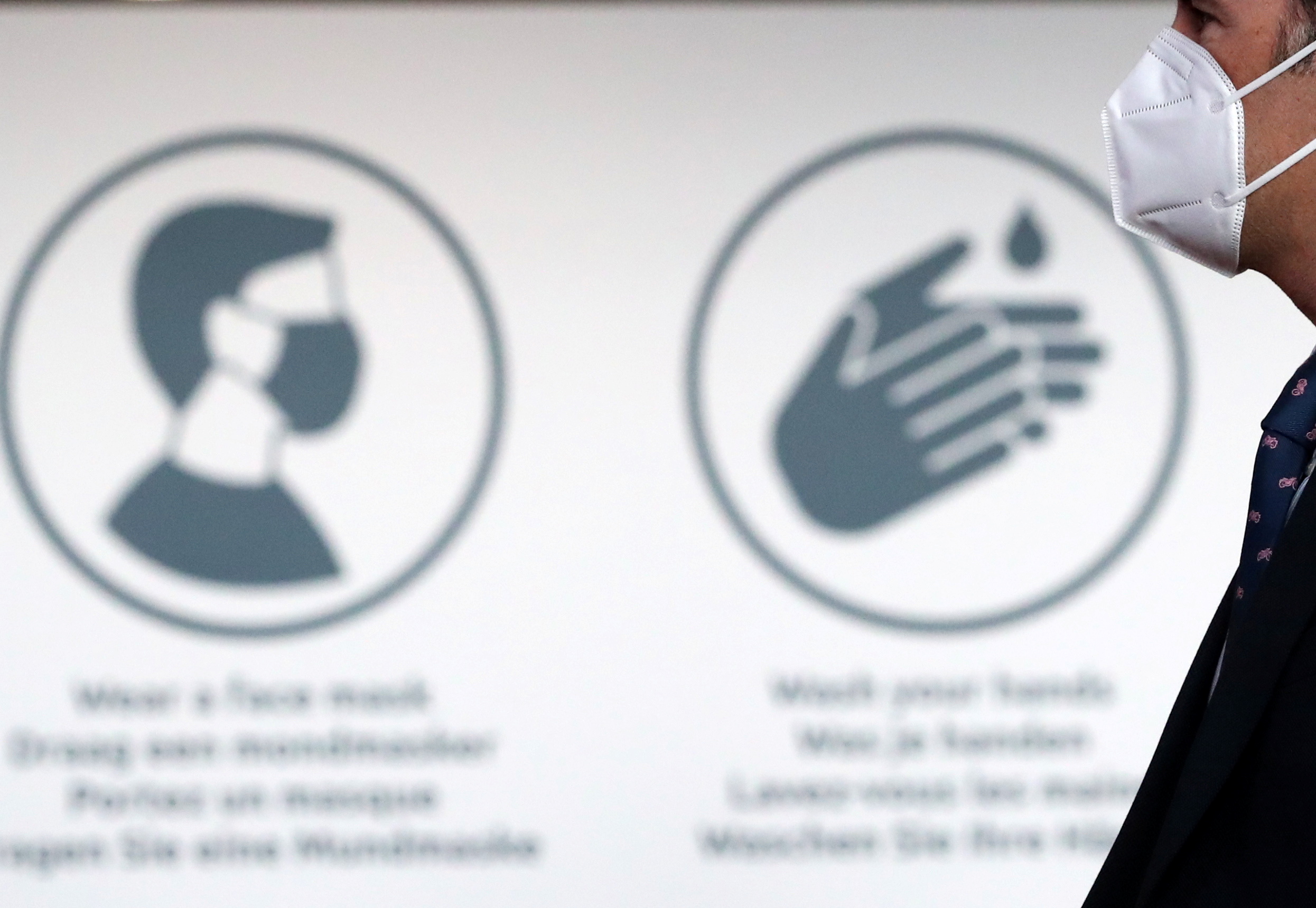 Los pasajeros aéreos deberán realizarse un examen viral dentro de los tres días previos a la salida del vuelo hacia Estados Unidos (REUTERS)