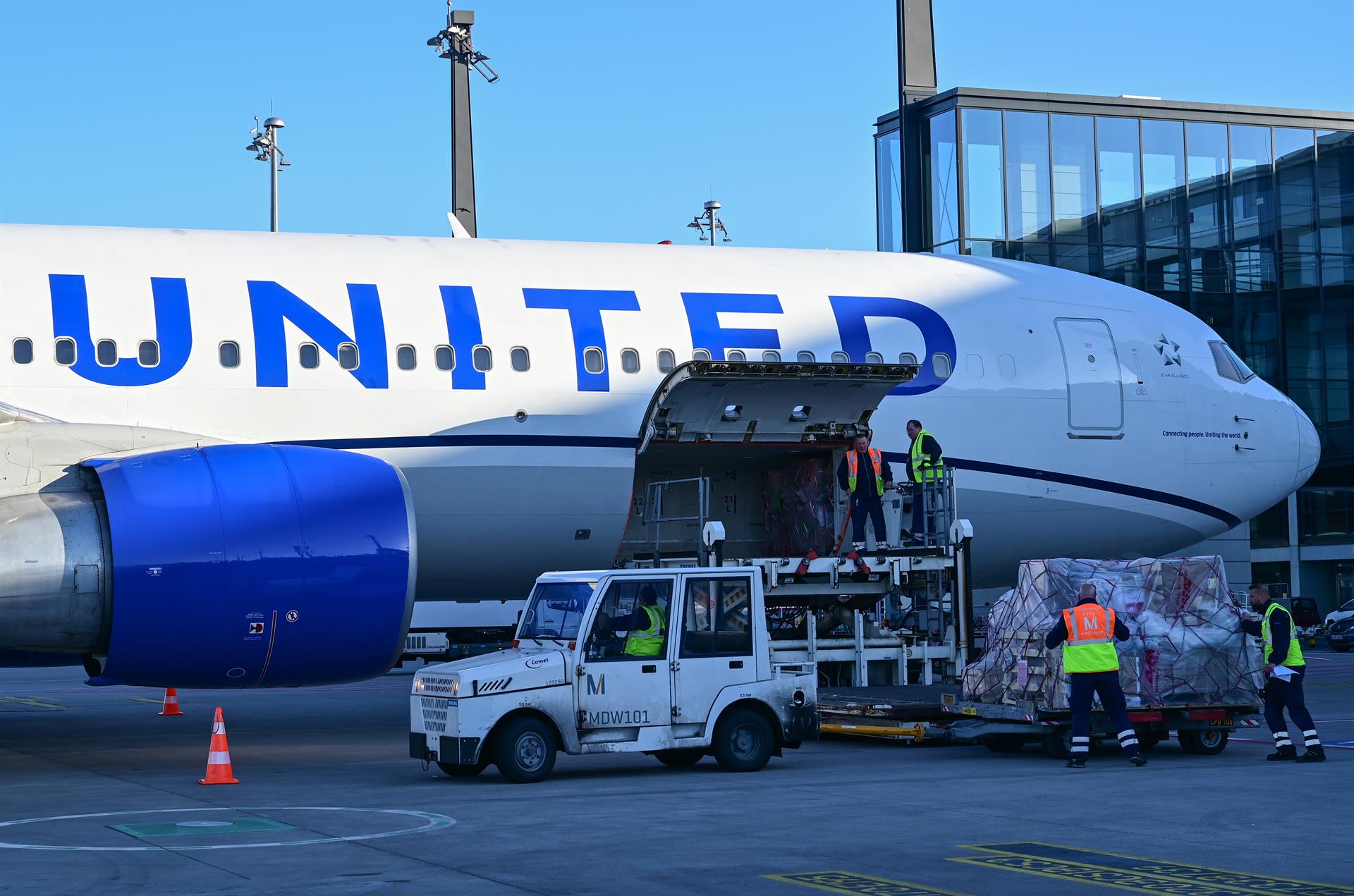 Estados Unidos invertirá casi mil millones de euros para modernizar 114  aeropuertos del país - Infobae