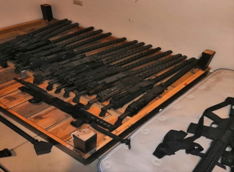 Golpe a Los Salazar: FGR anunció el mayor decomiso de armas en la historia 