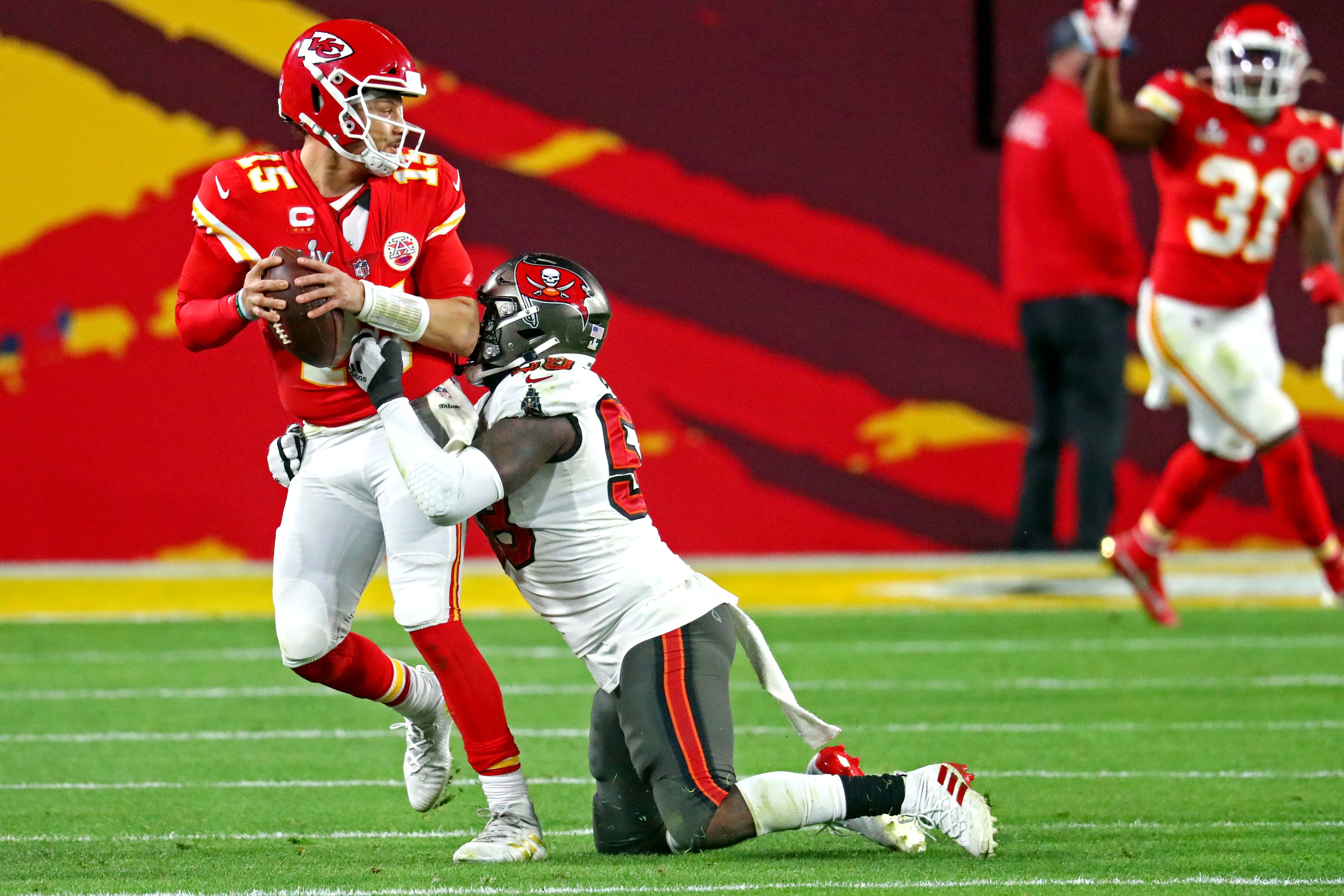 Patrick Mahomes no pudo lanzar con comodidad casi en ningún ataque de los Chiefs