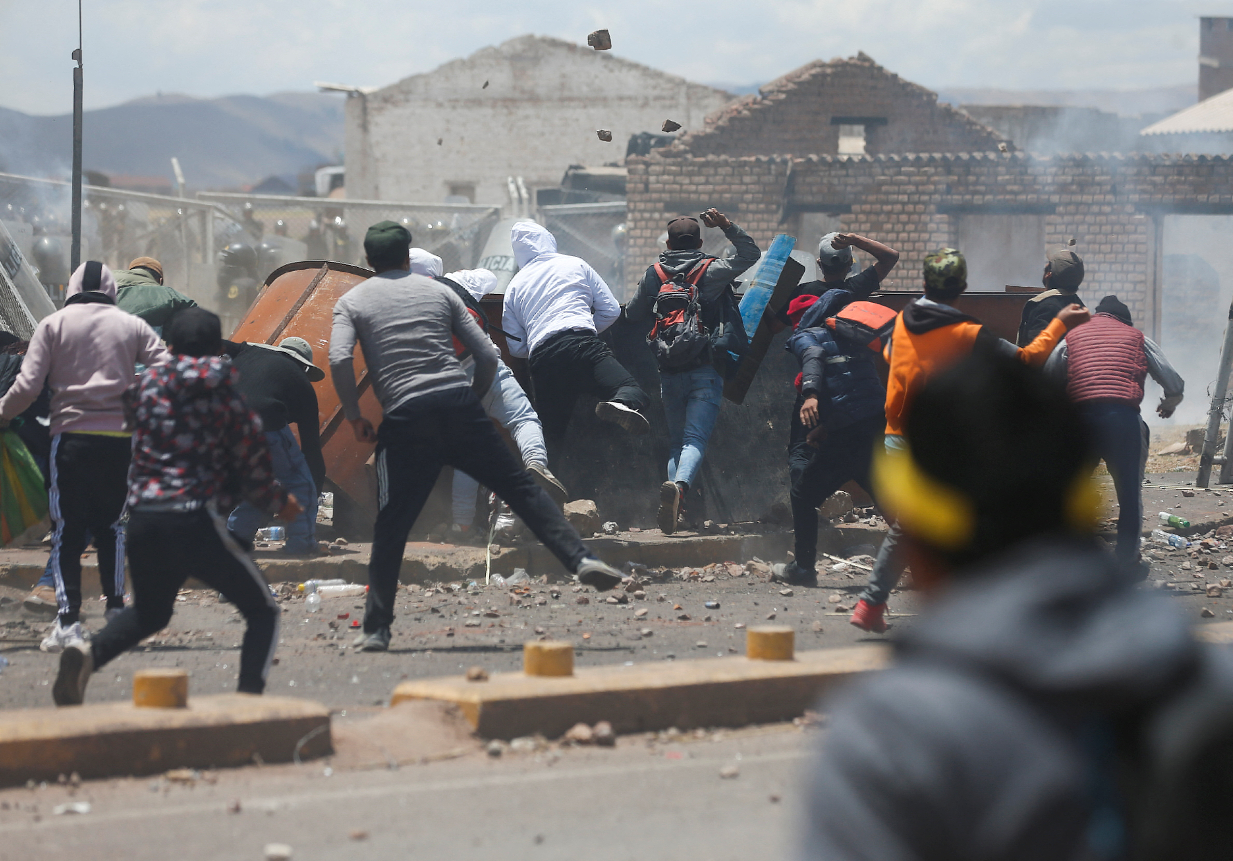 La población también ha protagonizado actos vandálicos en algunas regiones. (Reuters/Hugo Courotto)