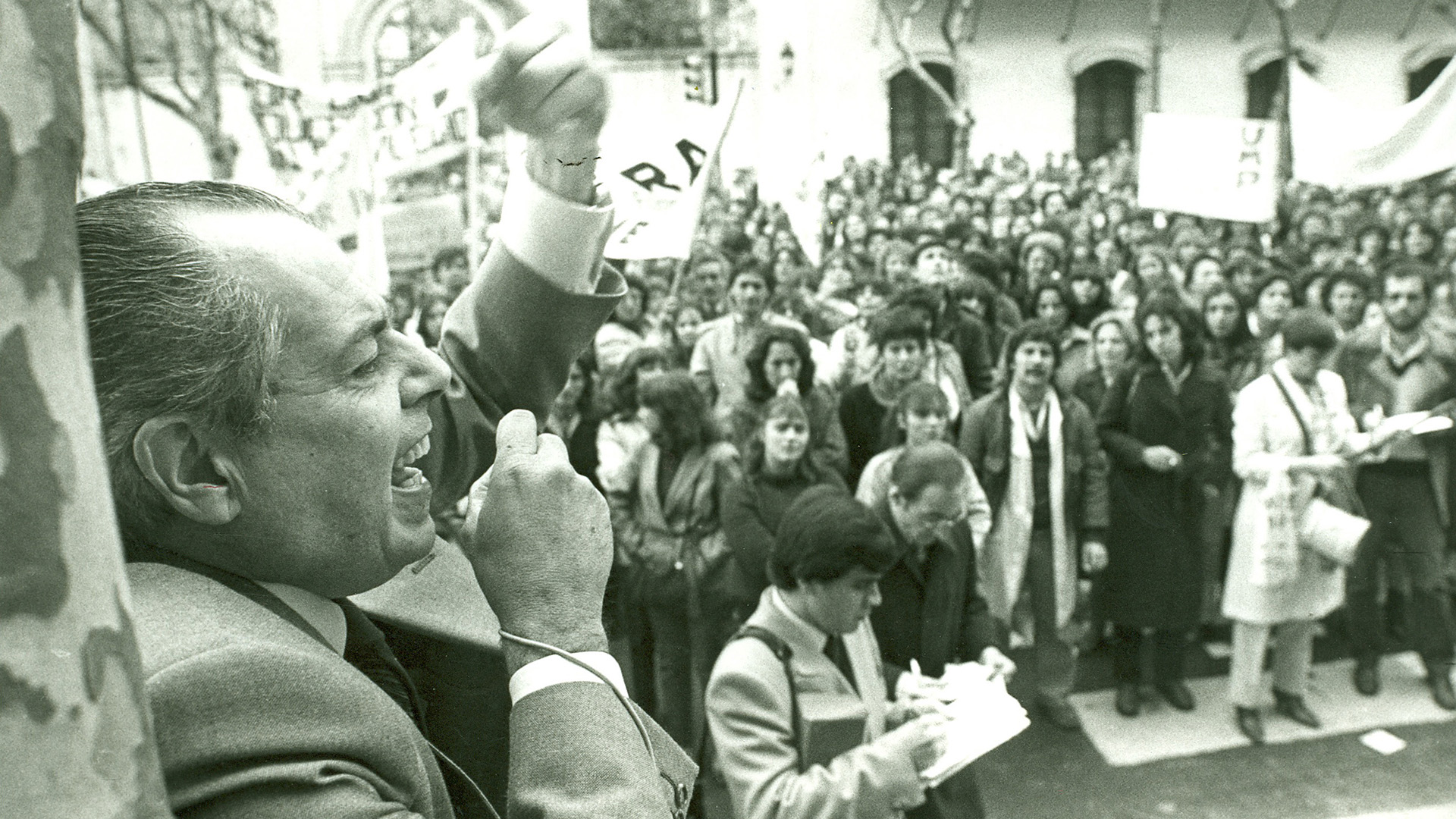 Alfredo Bravo en un acto de la Confederación de Trabajadores de la Educación de la República Argentina (CTERA), de quien es su fundador, en 1982