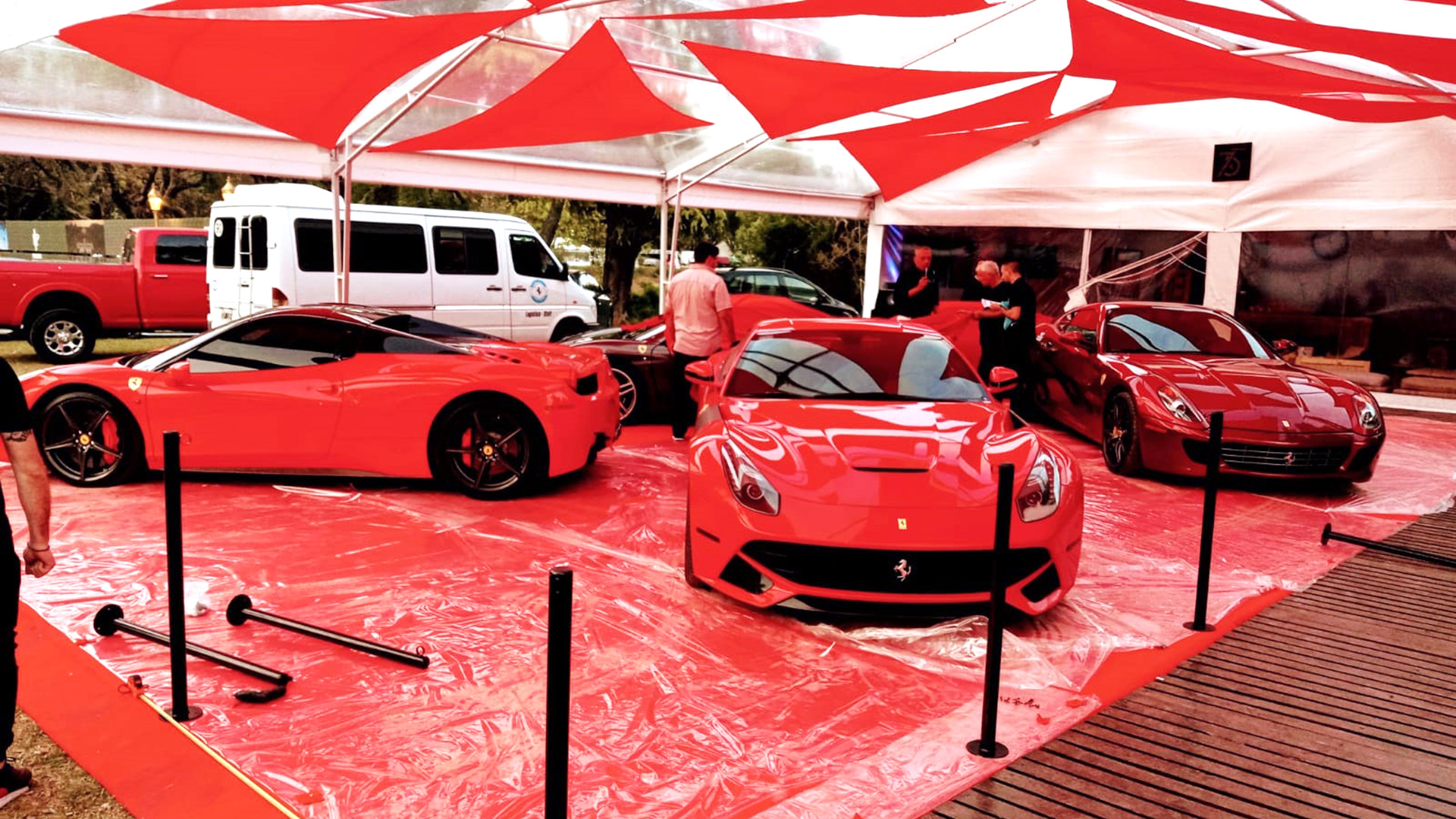 Además de clásicos, habrá espacios para rendir homenajes como el de los 75 años de Ferrari, donde se exhiben modelos actuales