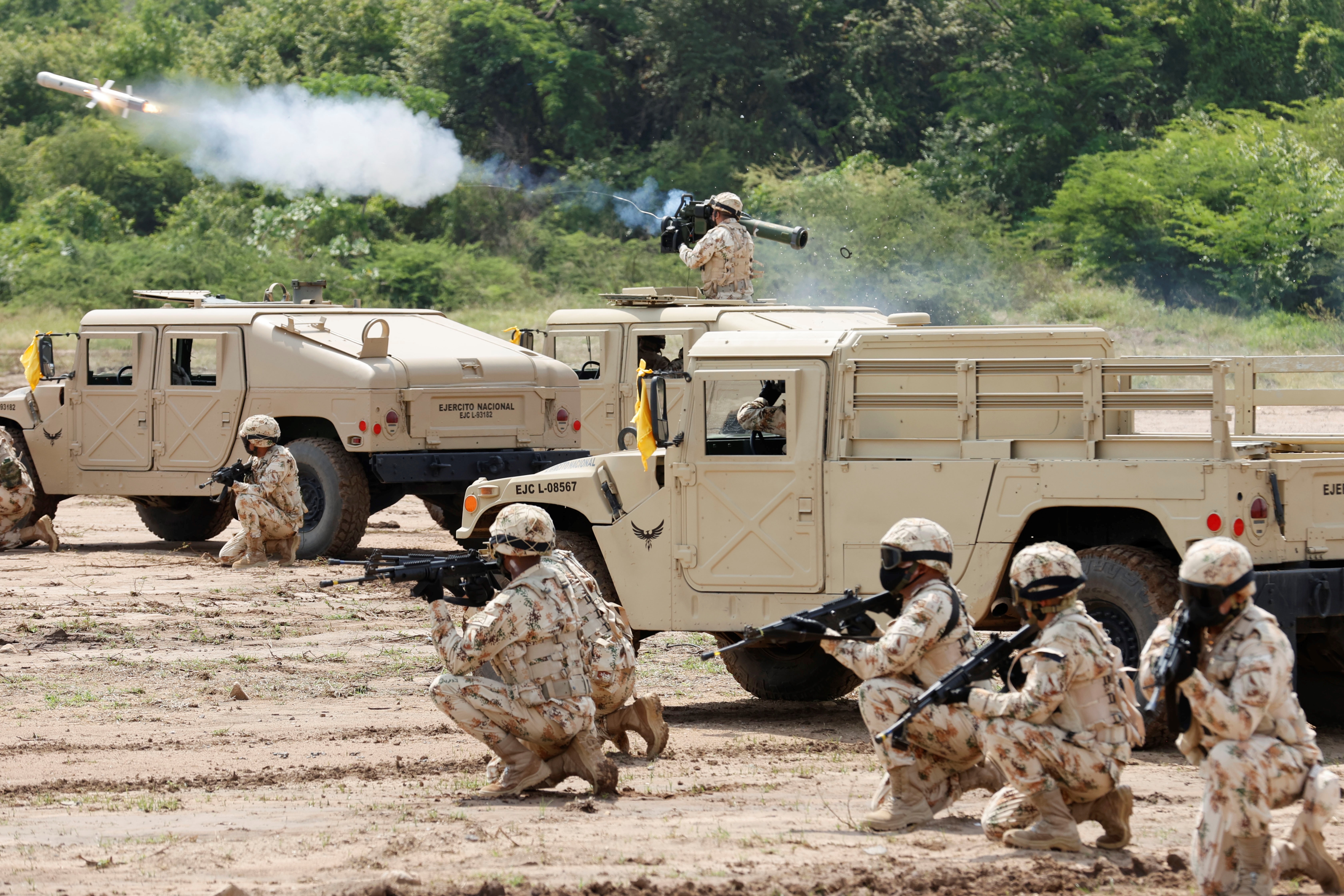 Soldados colombianos realizan ejercicios militares en el Cantón Militar de Buenavista, en La Guajira (Colombia). EFE/ Mauricio Dueñas Castañeda/Archivo
