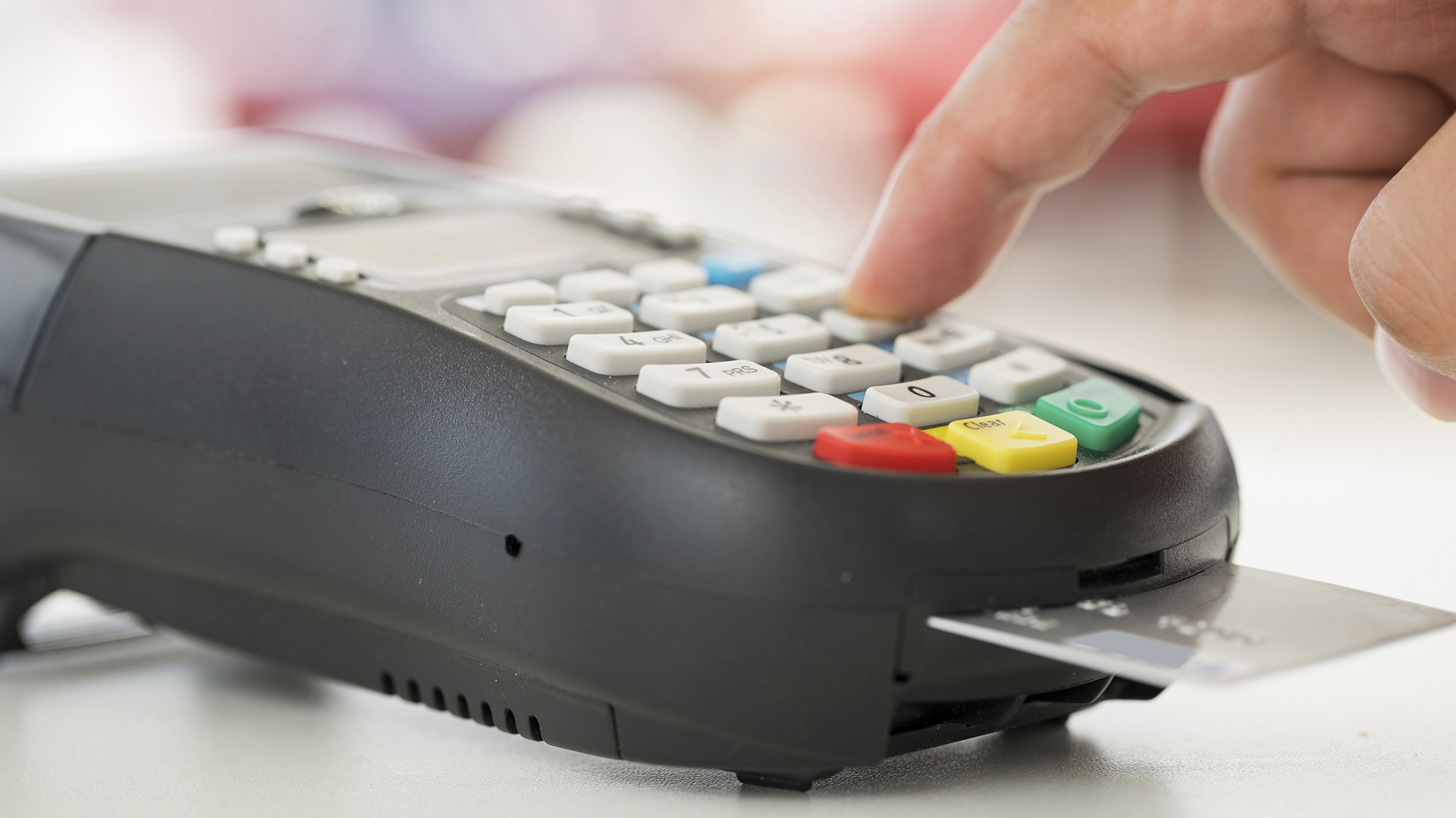 Una de las formas de gastar el crédito es través de la tarjeta de crédito MasterCard expedida por el Banco Nación. (Istock)