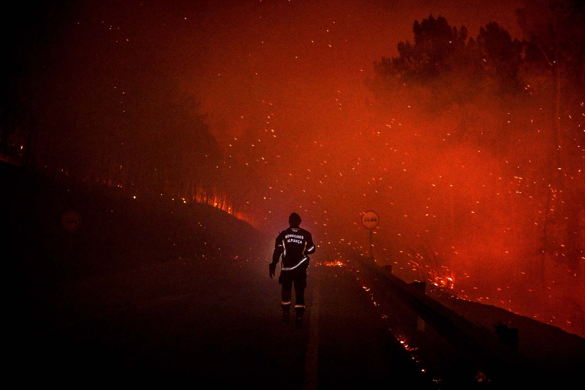 Más de 17.000 hectáreas ardieron en un incendio en el parque natural portugués de Serra da Estrela, a 50 kilómetros de la frontera con España. 