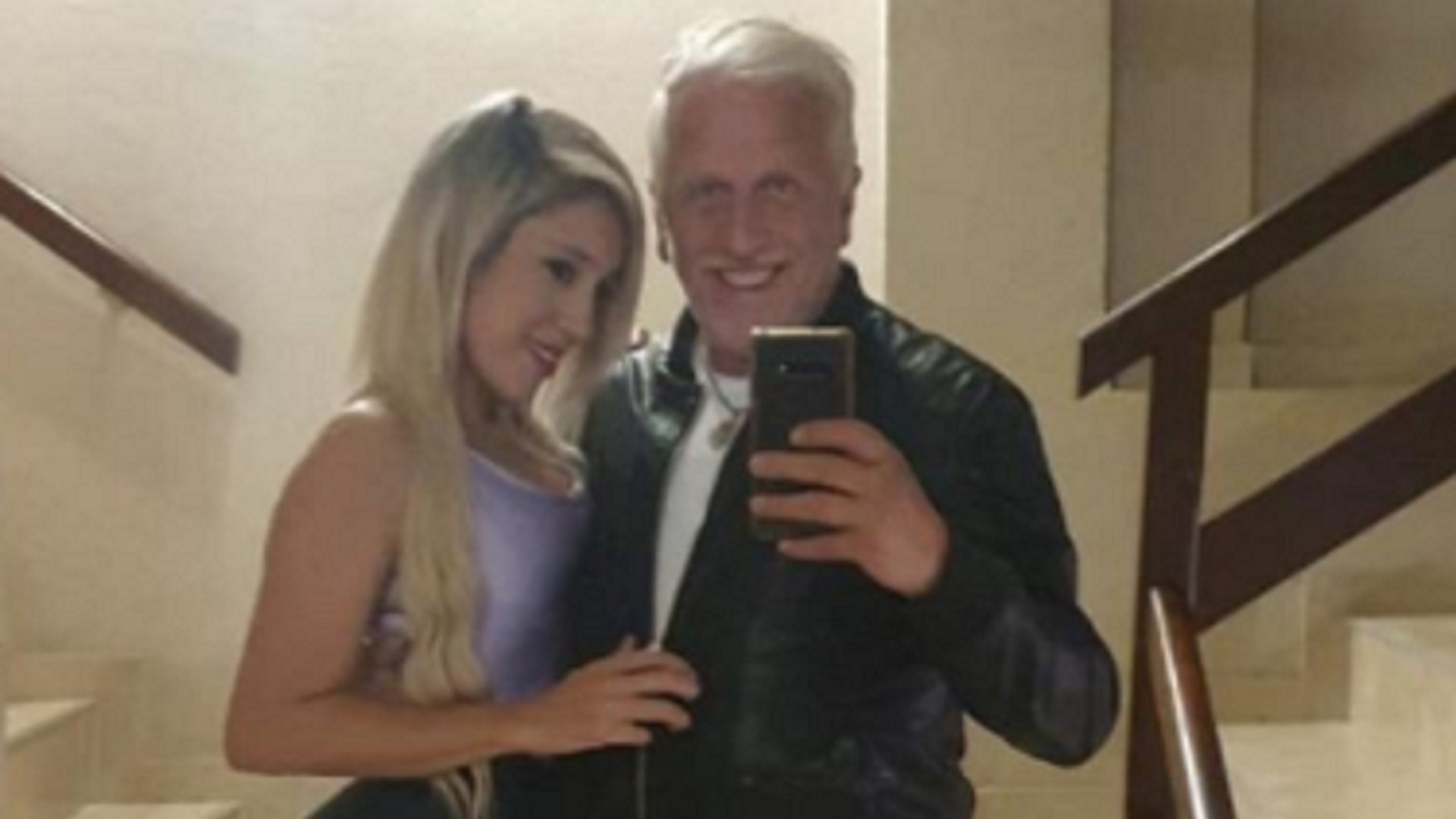 Andrés Nara oficializó su noviazgo con Debby Giménez, una mujer 28 años más joven que él