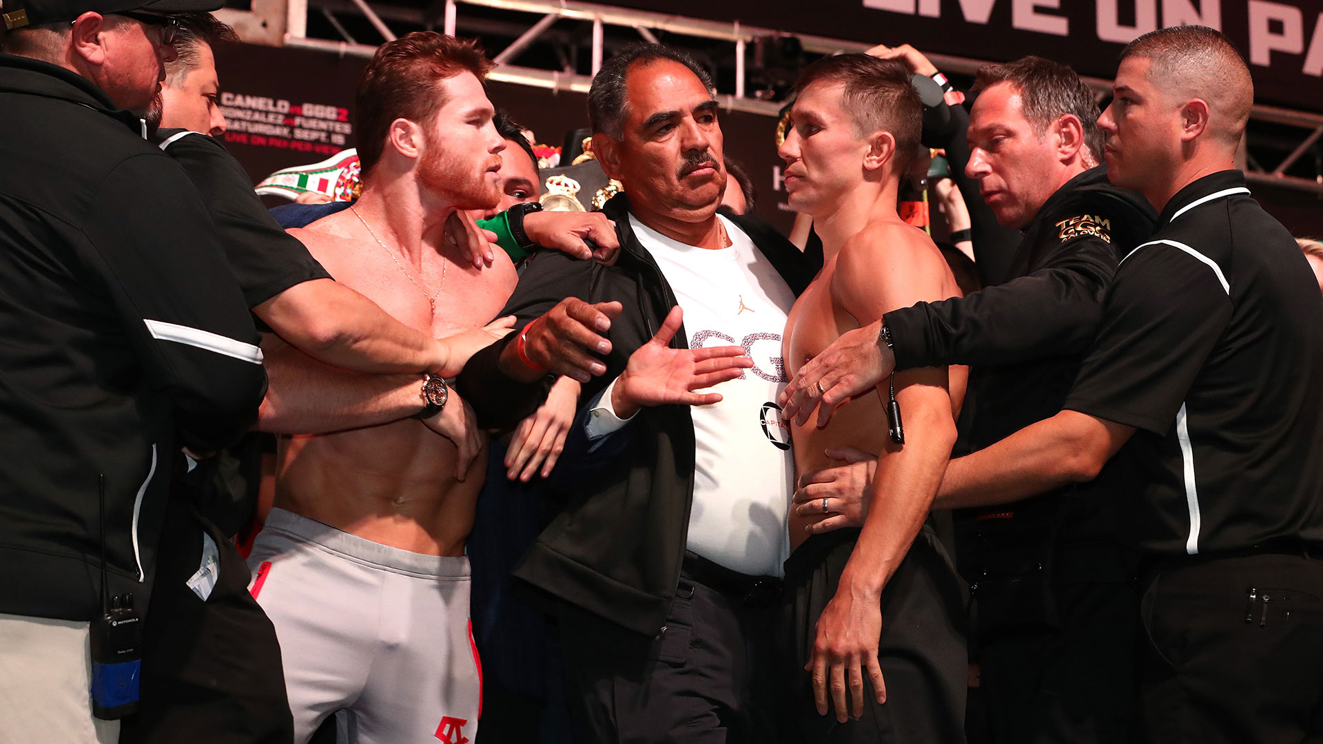 Saúl Álvarez y Gernnady Golovkin volverán a pelear, en esta ocasión por los títulos de las 168 libras en posesión del mexicano (Foto: AFP)