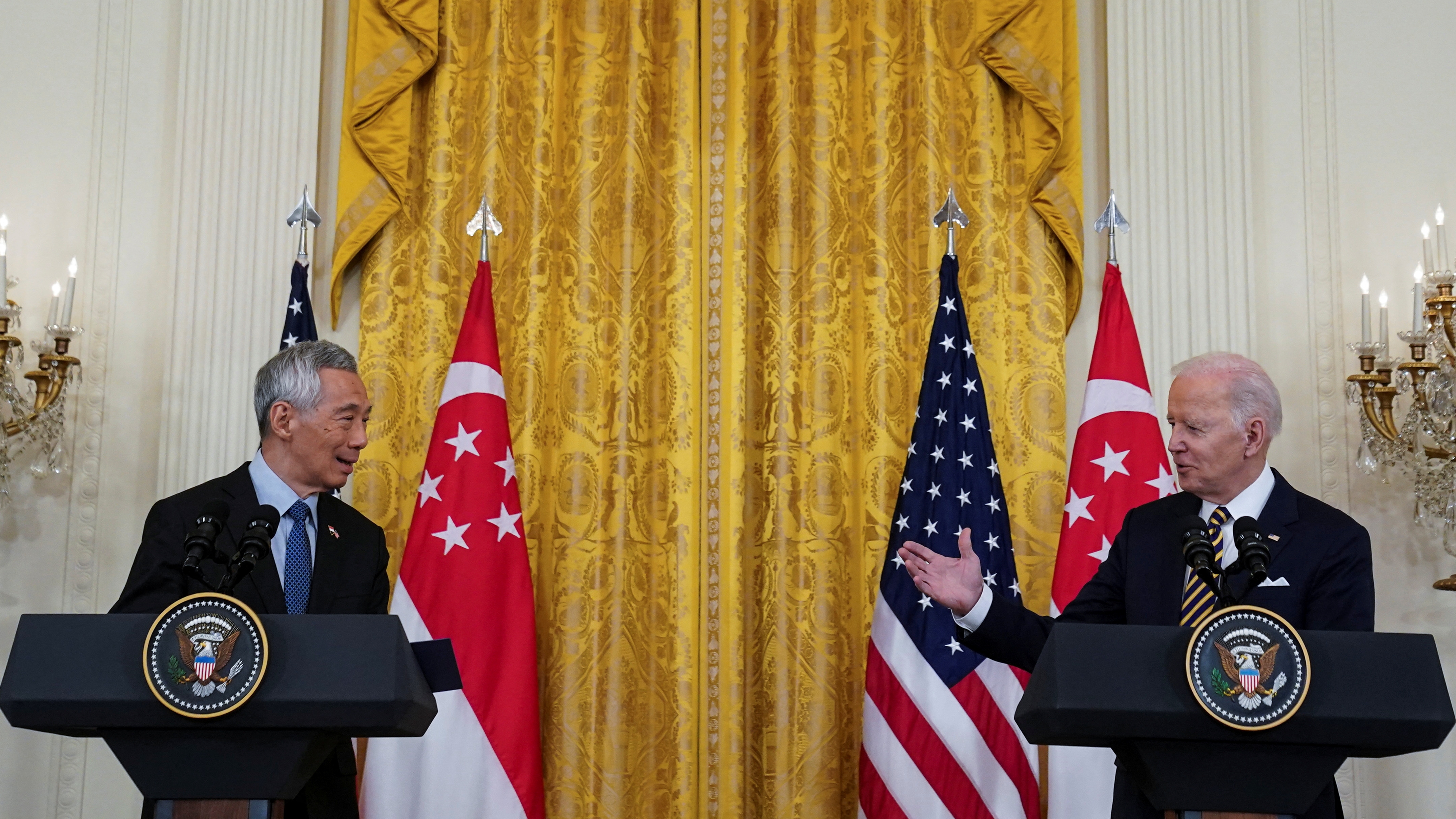 Biden manifestó su compromiso con la región del Indo-Pacífico en su reunión con el primer ministro de Singapur
