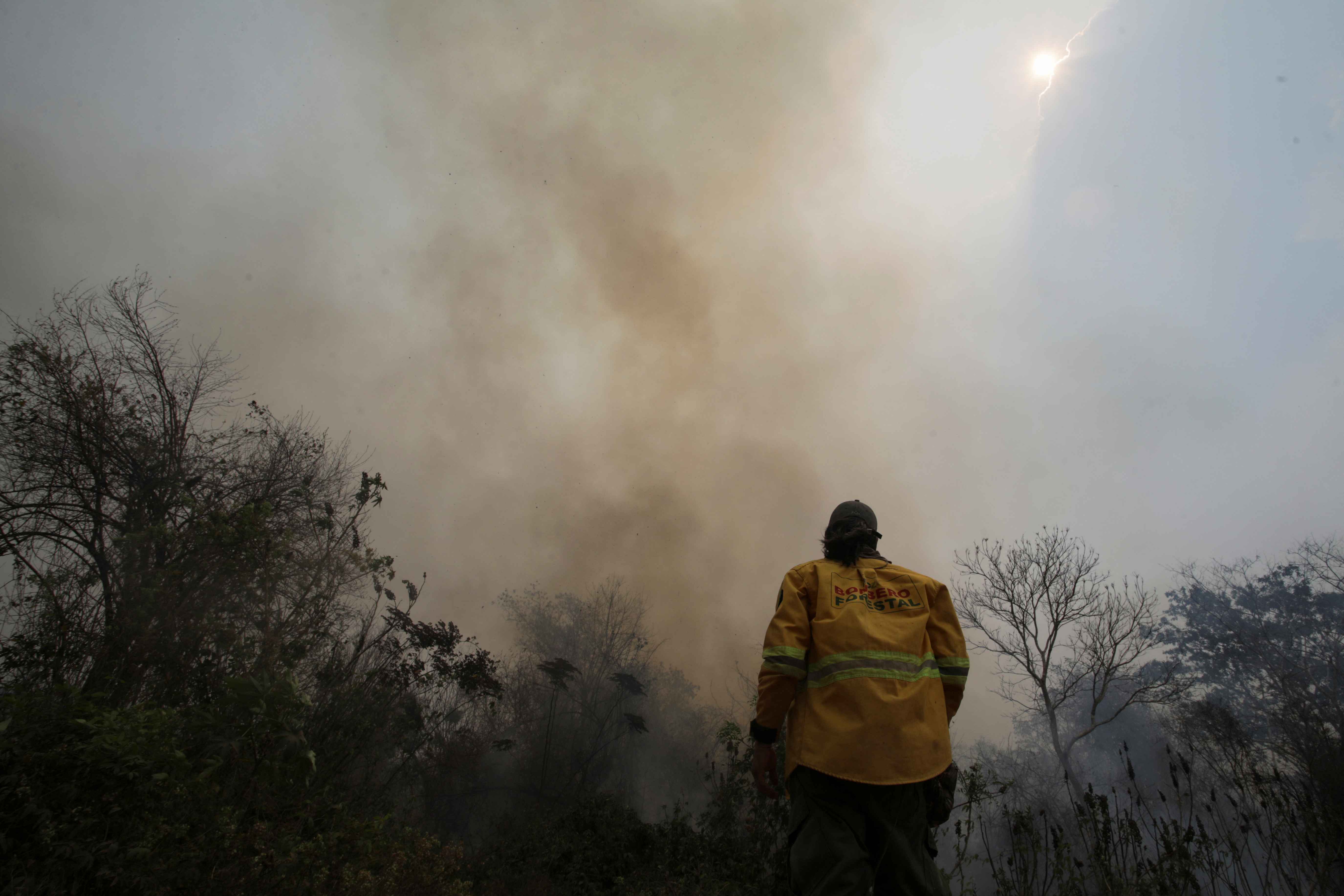 Pese a la “pausa ambiental” indefinida, persisten los incendios en Bolivia y empeora la calidad del aire