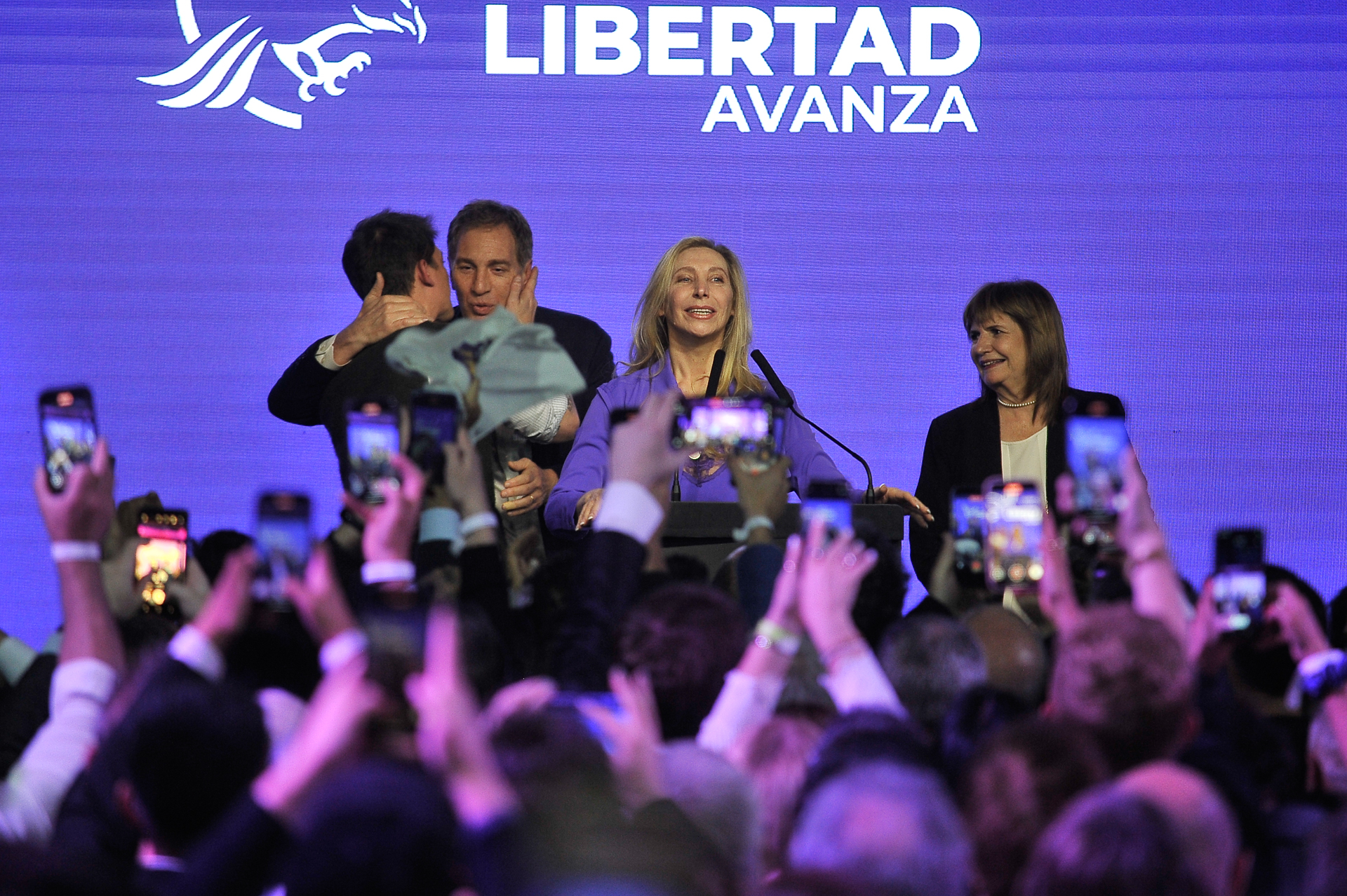 Jeannette Jara se distancia de José Antonio Kast y sigue a la cabeza de la carrera presidencial chilena