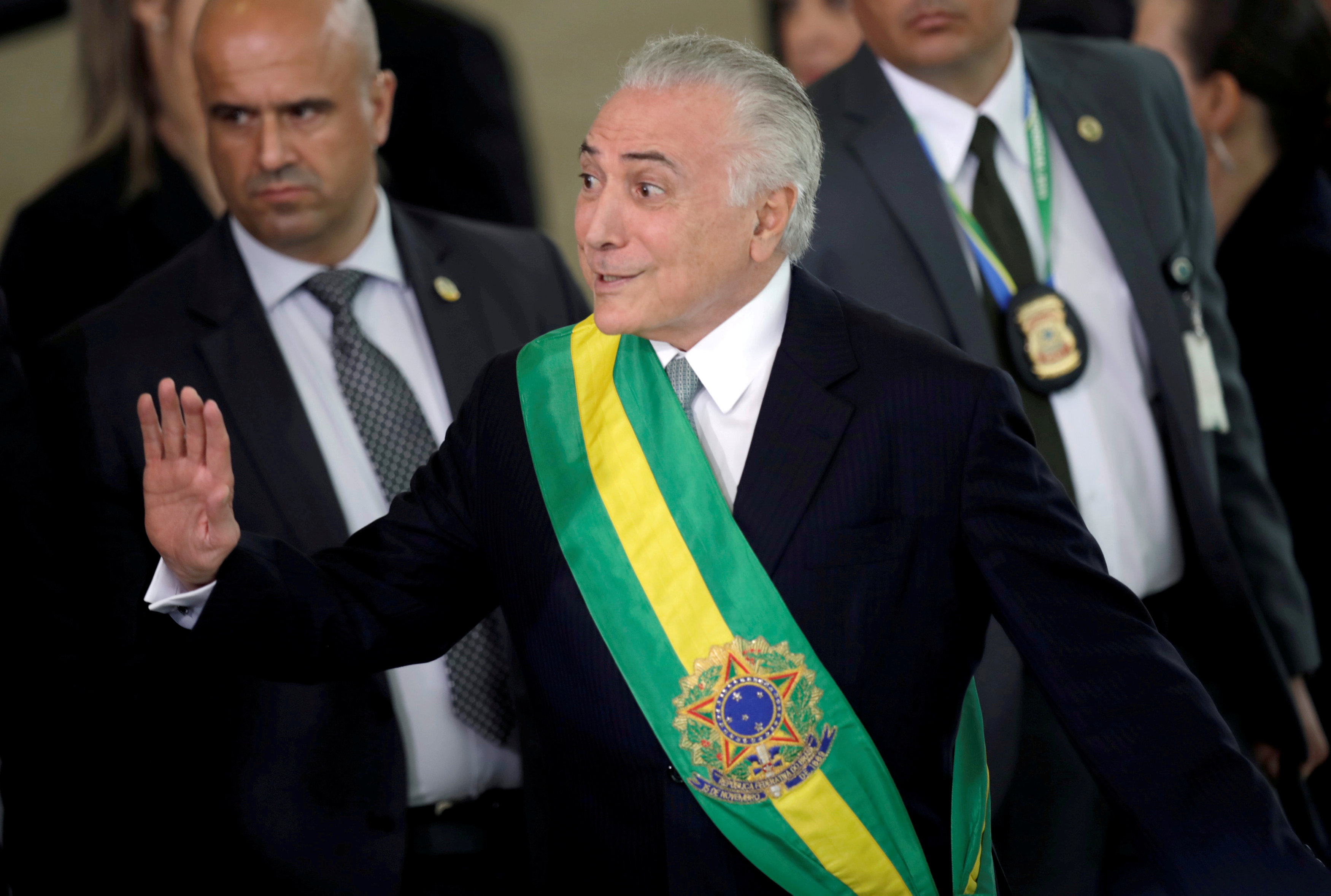 Michel Temer, ex líder del MDB, a punto de entregarle la banda presidencial a Bolsonaro el 1 de enero de 2019 (REUTERS/Ueslei Marcelino/File Photo/File Photo)