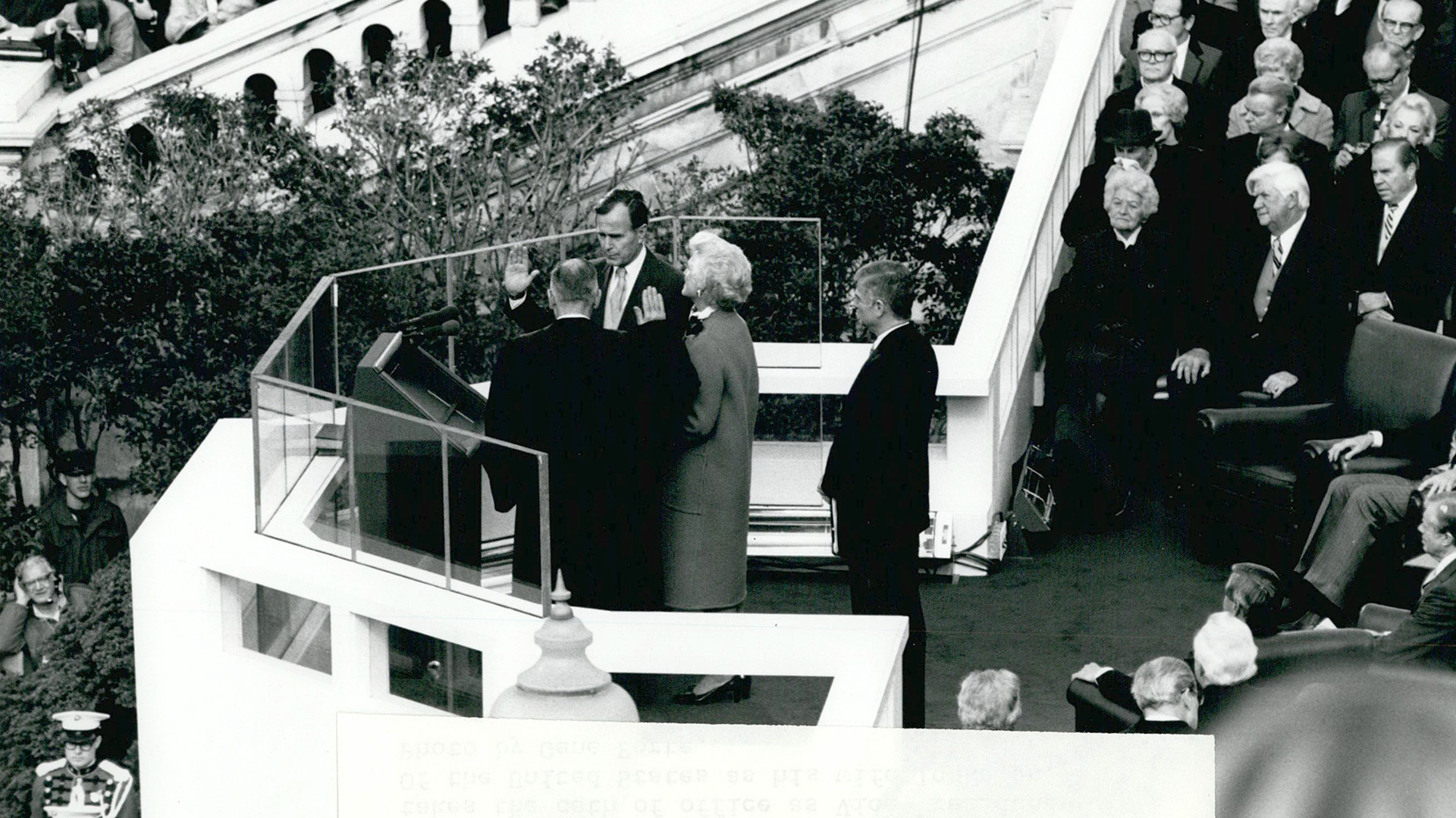 George HW Bush en su juramento como vicepresidente, durante la inauguración del mandato de Ronald Reagan el 20 de enero de 1981 (Crédito: KEYSTONE Pictures/Shutterstock)