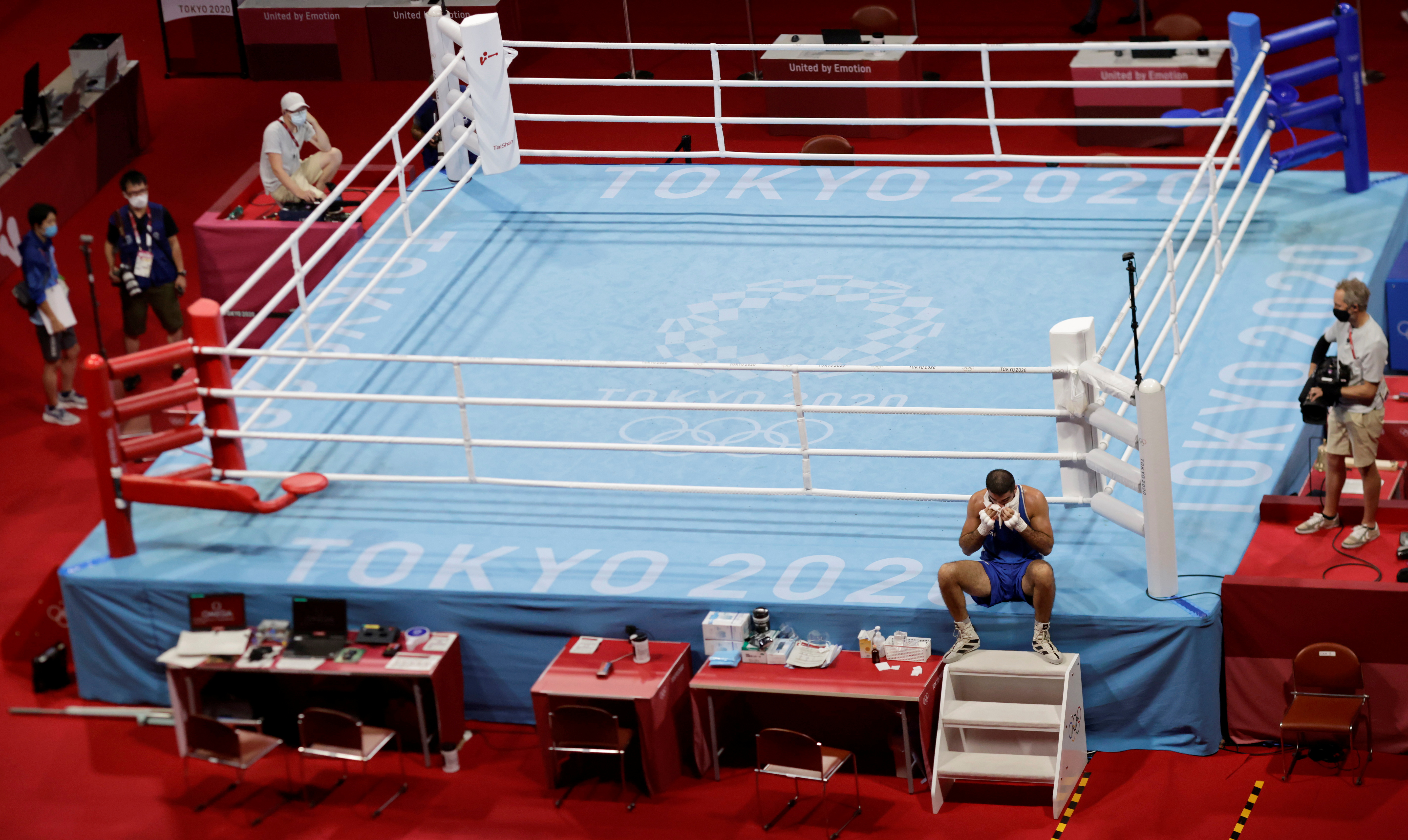Tokyo 2020 Olympics - Boxing - Men's Super Heavyweight - Quarterfinal - KKG - Kokugikan Arena - Tokyo, Japan - August 1, 2021. Mourad Aliev of France refuses to leave ringside after the referee stopped his fight with Frazer Clarke of Britain REUTERS/Ueslei Marcelino  REFILE - CORRECTING ID