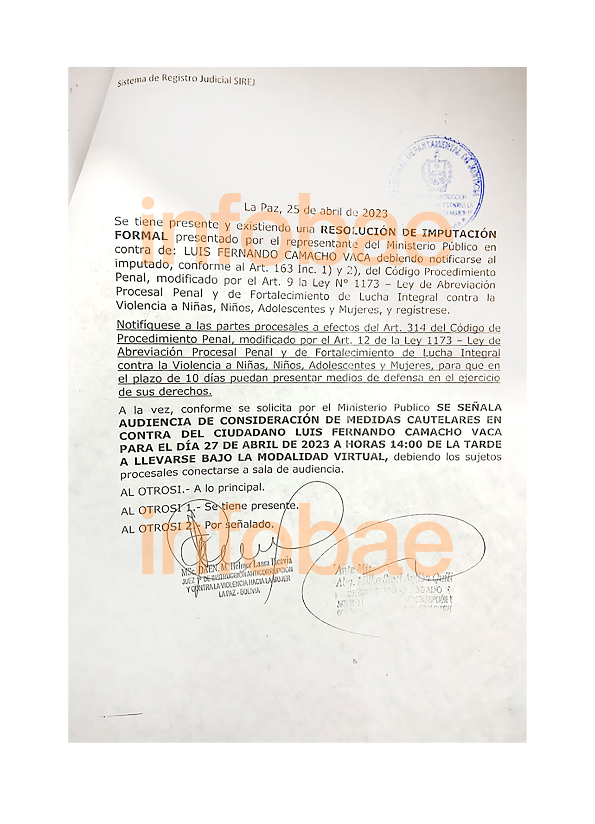 Los delitos que se le imputaron en este caso son los de resoluciones contrarias a la Constitución y las leyes, racismo, discriminación, atentados contra la libertad de trabajo, atentados contra la seguridad de los servicios públicos y desórdenes o perturbaciones públicas