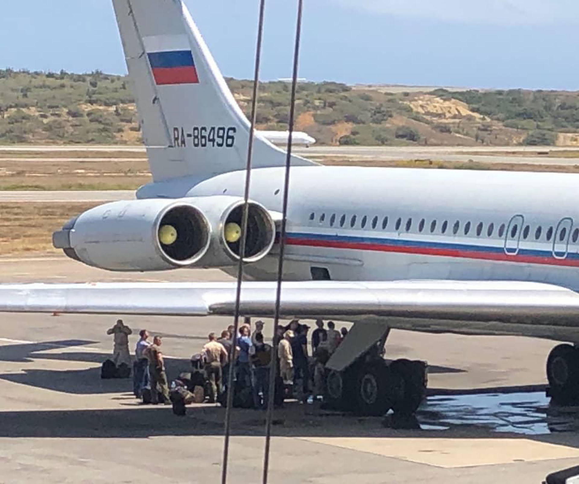Personal ruso tras desembarcar del Il-62 en Caracas. Era el 24 de marzo de 2019 (Twitter/@FedericoBlackB)
