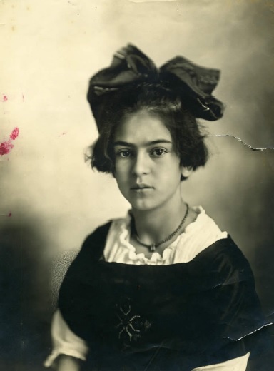 La trágica historia de Frida Kahlo: un cuerpo destrozado que la torturaba y  las infidelidades de su esposo, amante hasta de su hermana - Infobae