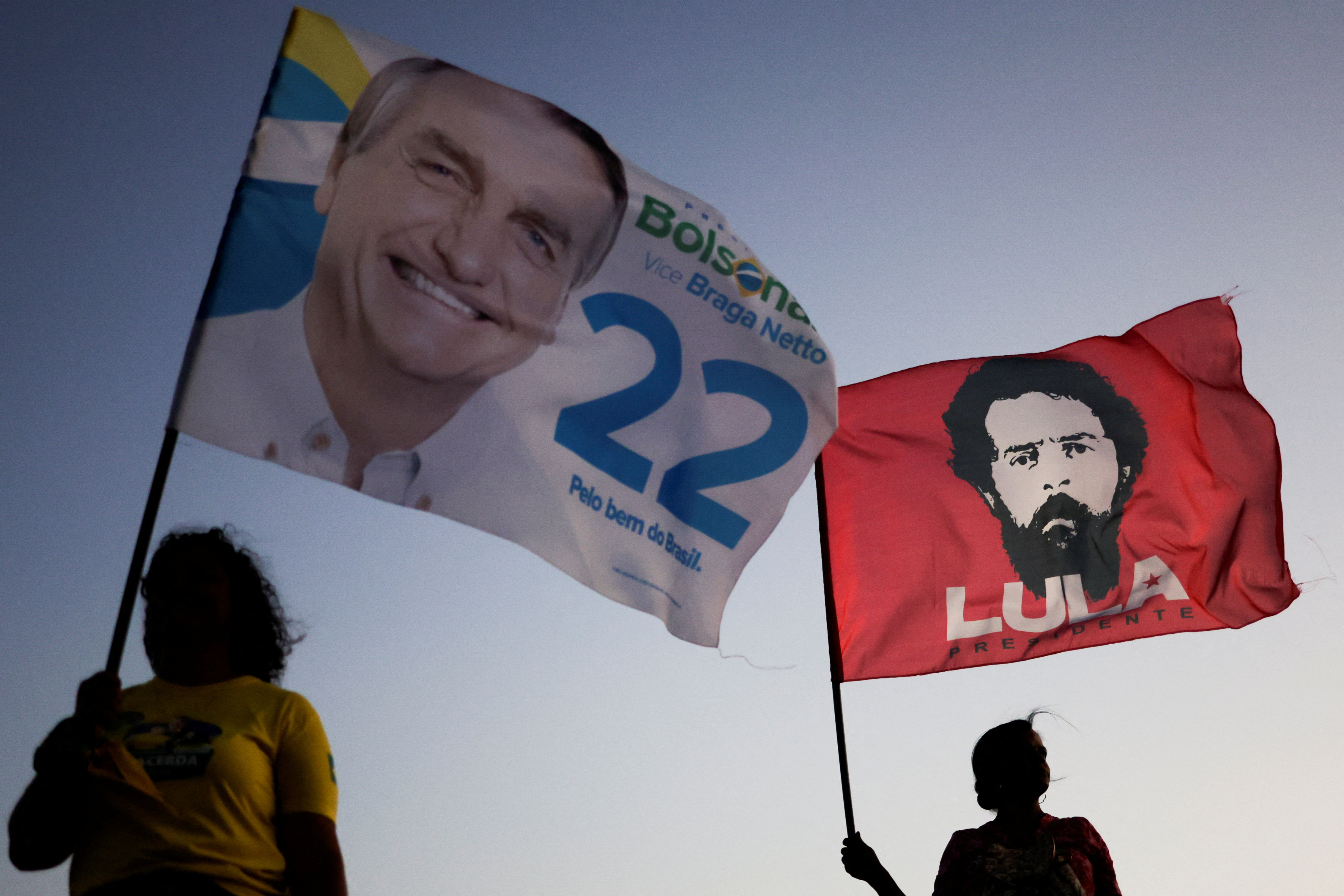 Lula da Silva y Jair Bolsonaro se lanzan a la conquista del nordeste de cara al ballotage en Brasil