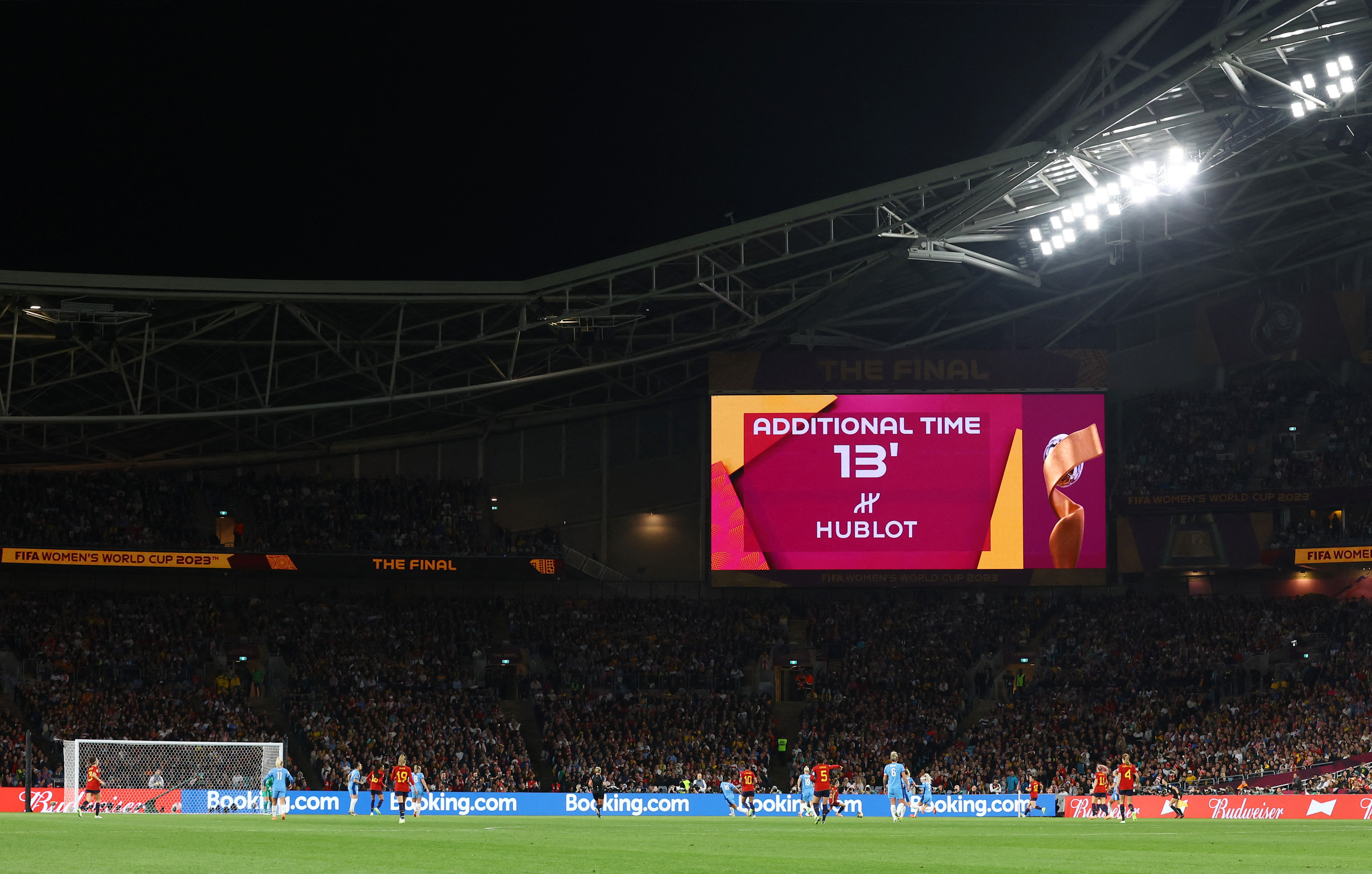 De las medidas para combatir el tiempo perdido, al debate sobre la “Ley Wenger”: las nuevas reglas que analiza FIFA para el fútbol