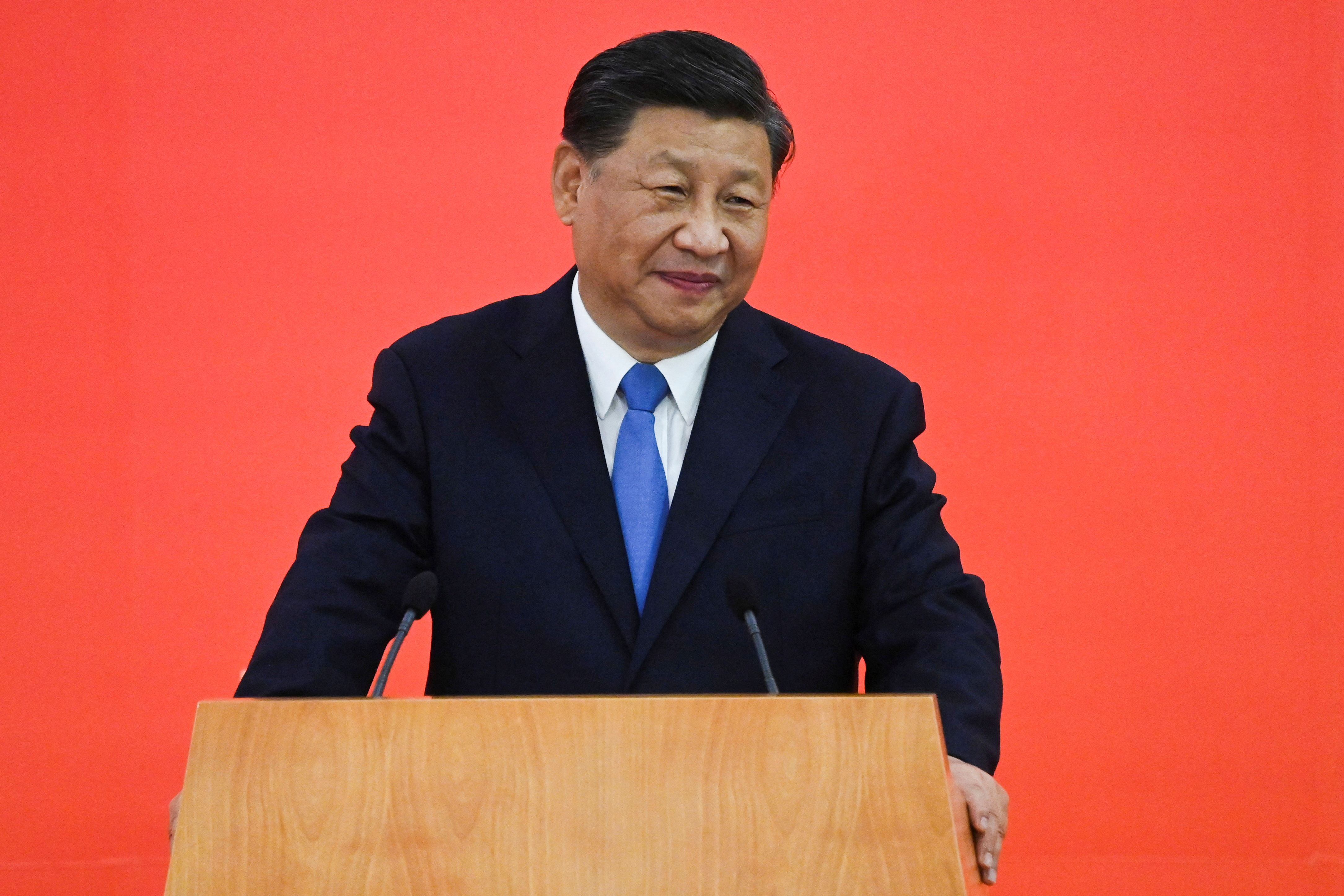 El presidente de China, Xi Jinping, habla a su llegada en tren de alta velocidad, antes del 25º aniversario del traspaso de la antigua colonia británica al gobierno chino, en Hong Kong, China, el 30 de junio de 2022. Selim Chtayti/Pool vía REUTERS