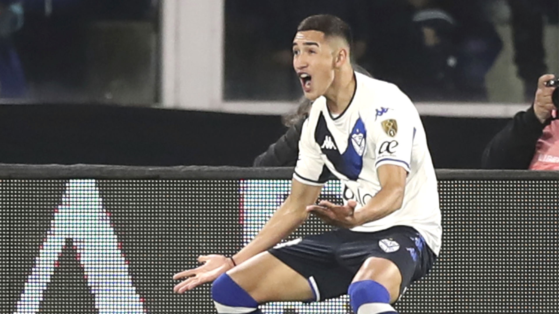 Julian Fernandez, la figura de Vélez en la serie ante Talleres (AP Photo/Nicolas Aguilera)