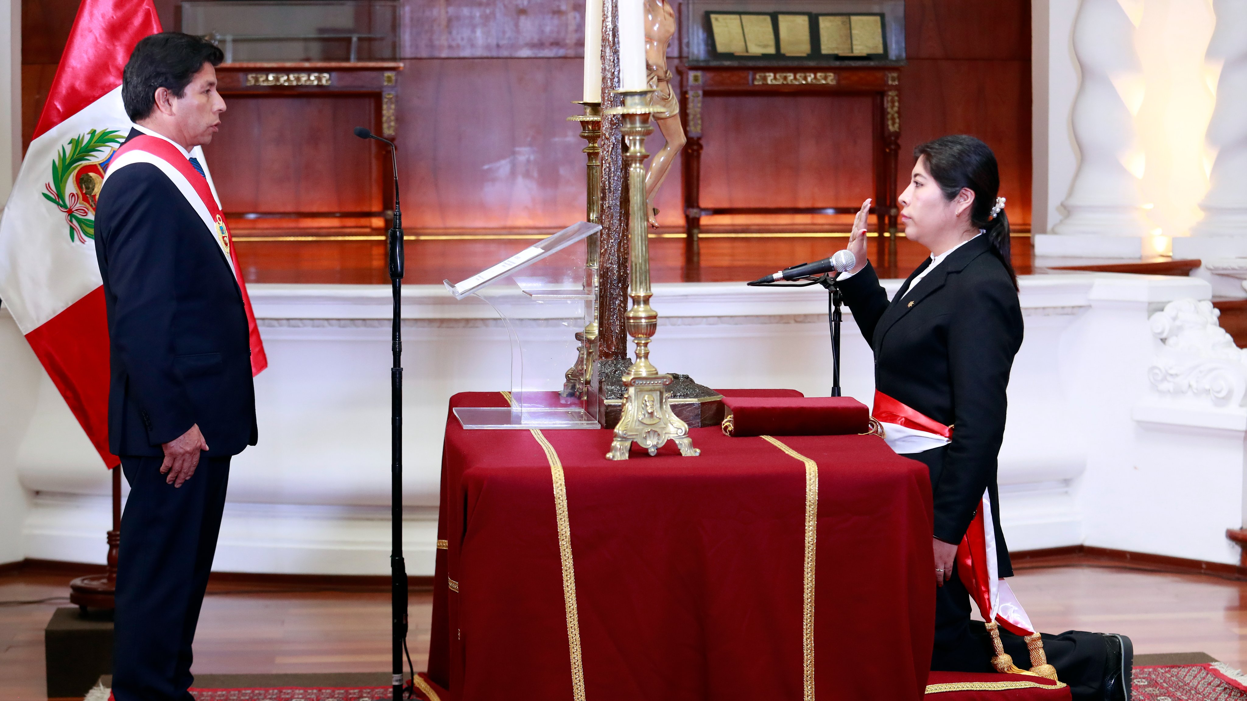 El presidente de la República, Pedro Castillo, tomó juramento a Betssy Chávez como titular de la Presidencia del Consejo de Ministros.