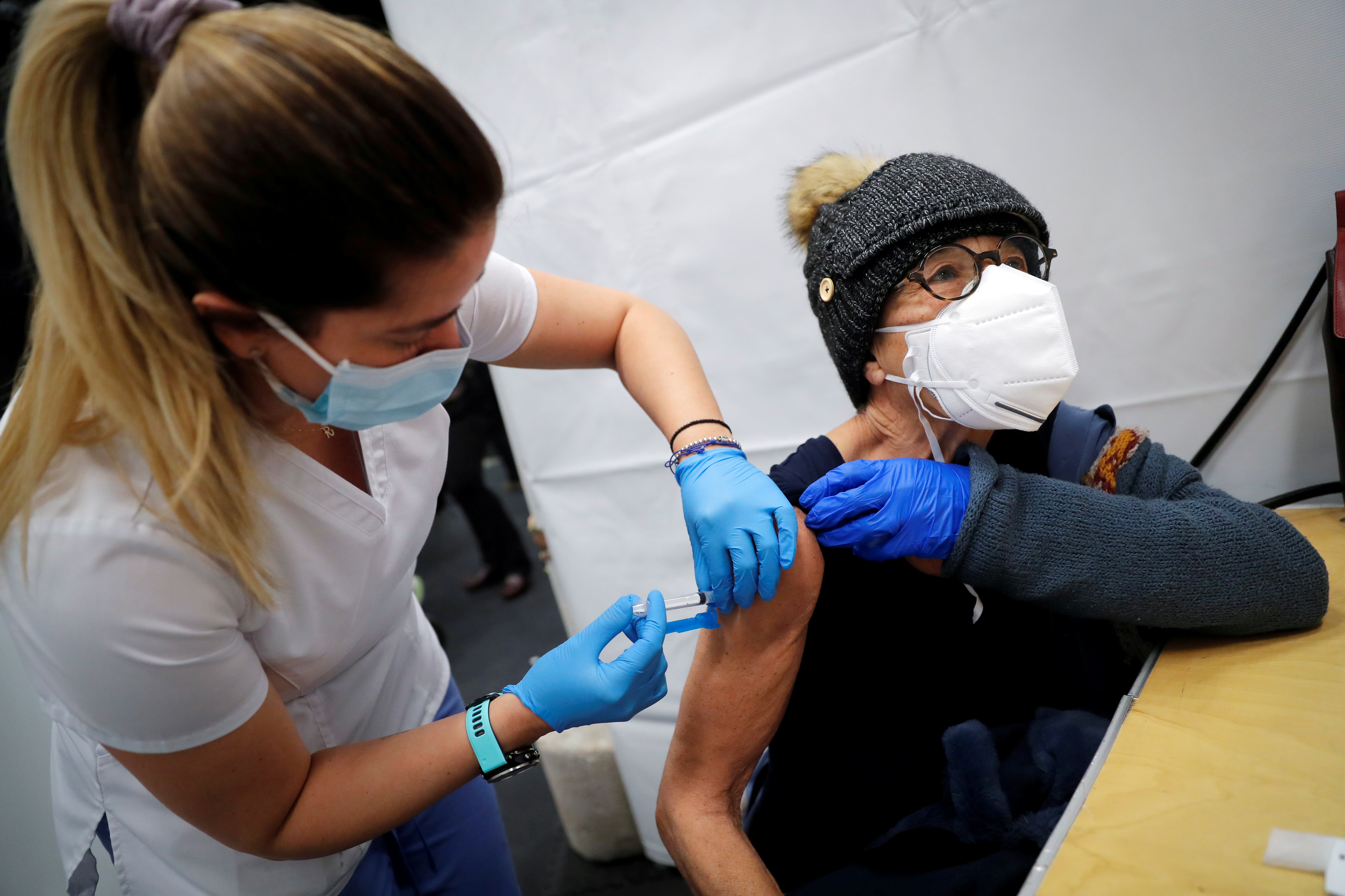 Aplicación de vacunas en Manhattan (Reuters)