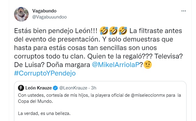 Los fanáticos cuestionaron cómo es que León Krauze obtuvo la playera (Foto: Twitter/@Vagabuuundoo)
