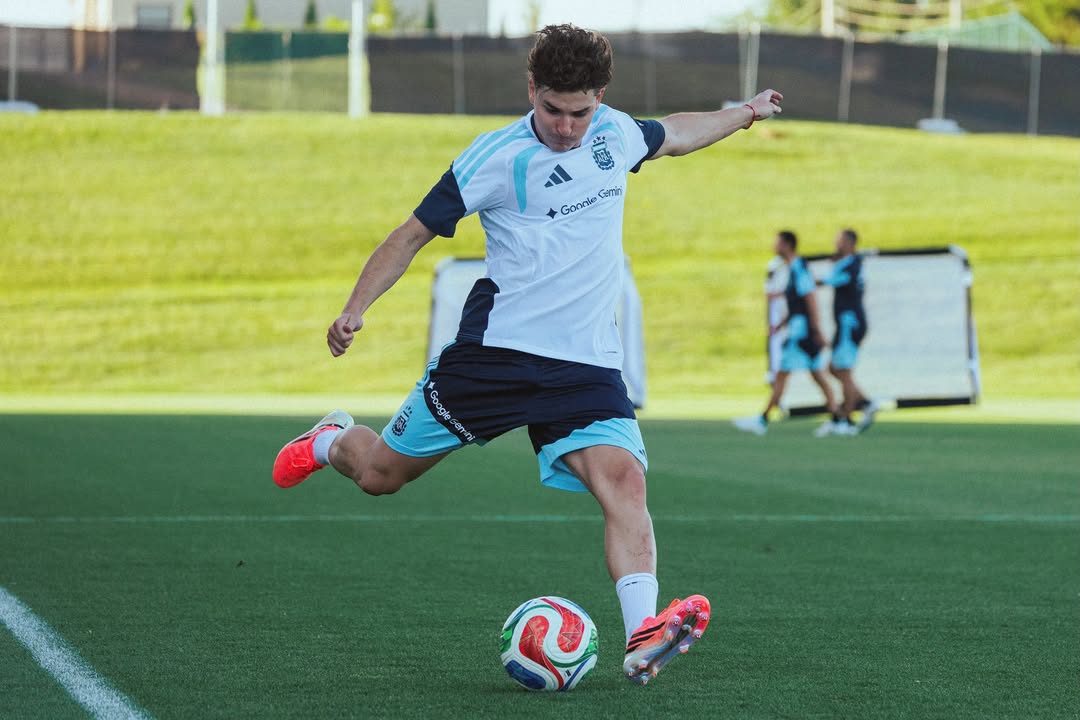 C&oacute;mo est&aacute; Juli&aacute;n &Aacute;lvarez de su lesi&oacute;n: el tratamiento especial de cara al debut de la selecci&oacute;n argentina en el Mundial 2026