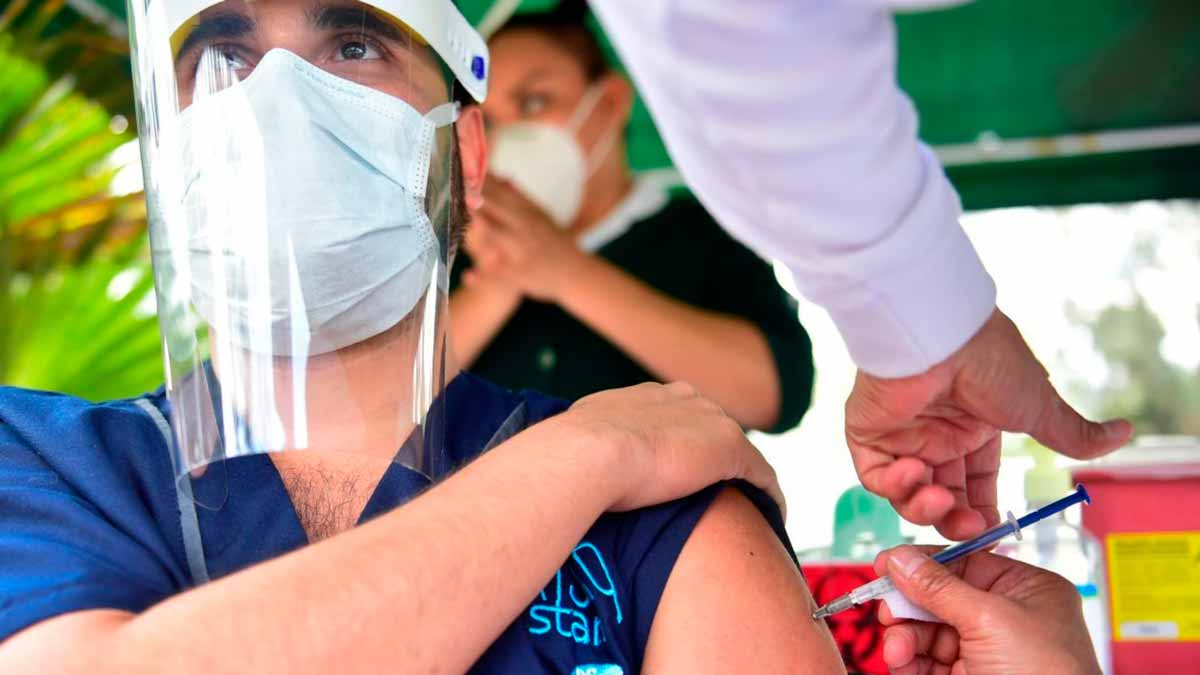 Durante el almuerzo en la Casa Rosada se habló sobre el operativo de vacunación y la cantidad de dosis que llegarán en el corto plazo 