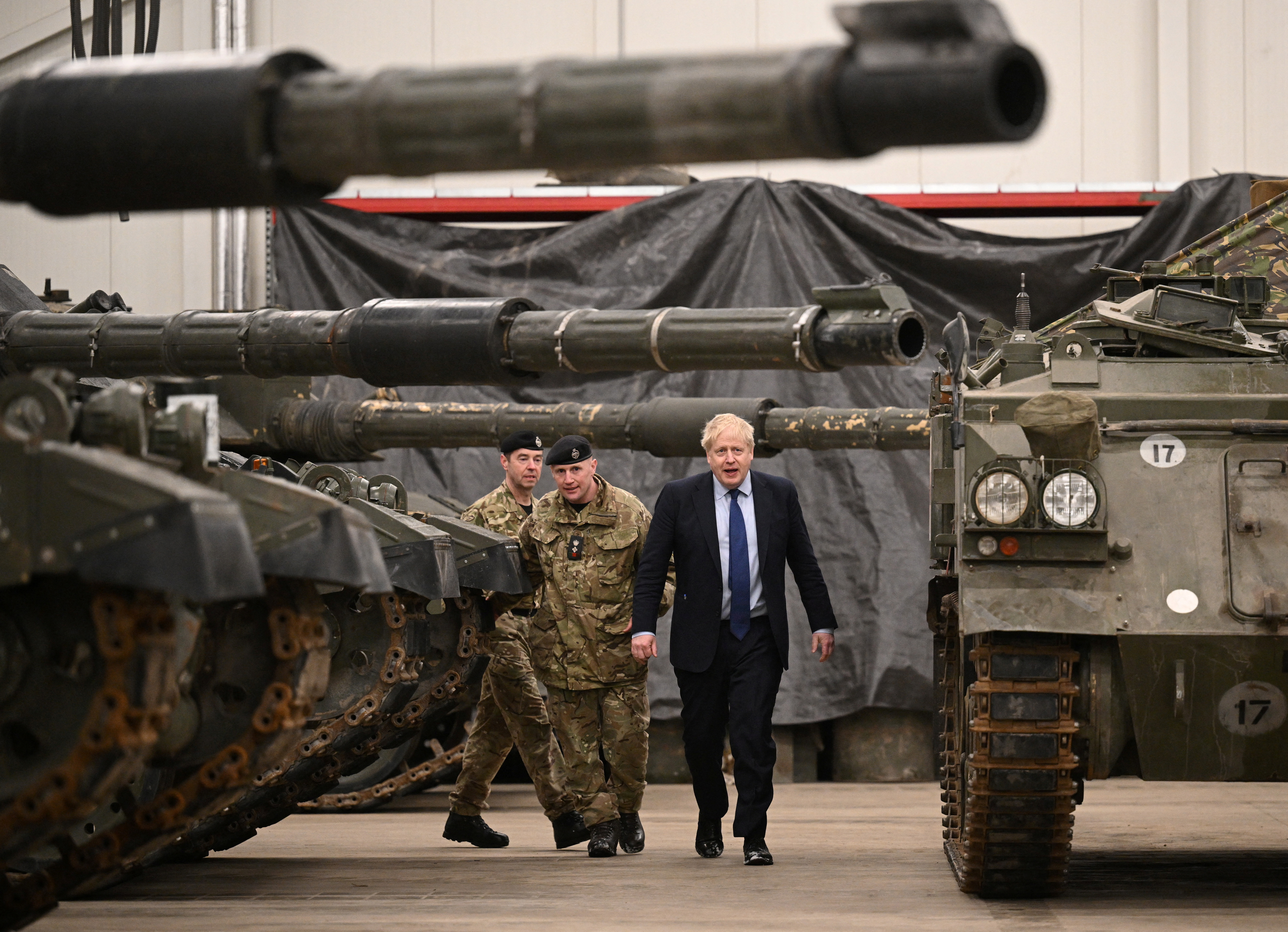 El primer ministro británico Boris en la Base militar Tapa, en Tallinn, Estonia (Leon Neal/REUTERS)