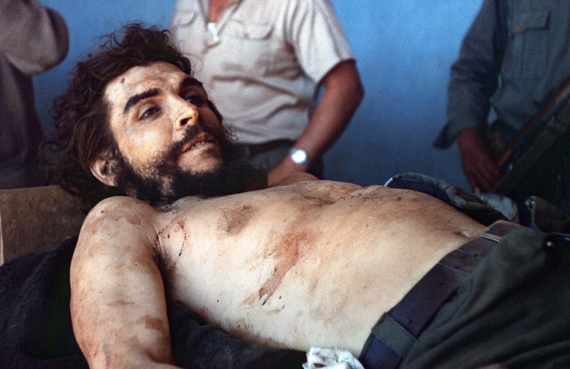 Una de las imágenes del Che Guevara que se tomaron el 10 de octubre, un día después de su muerte, en el hospital de Vallegrande AFP PHOTO / MARC HUTTEN